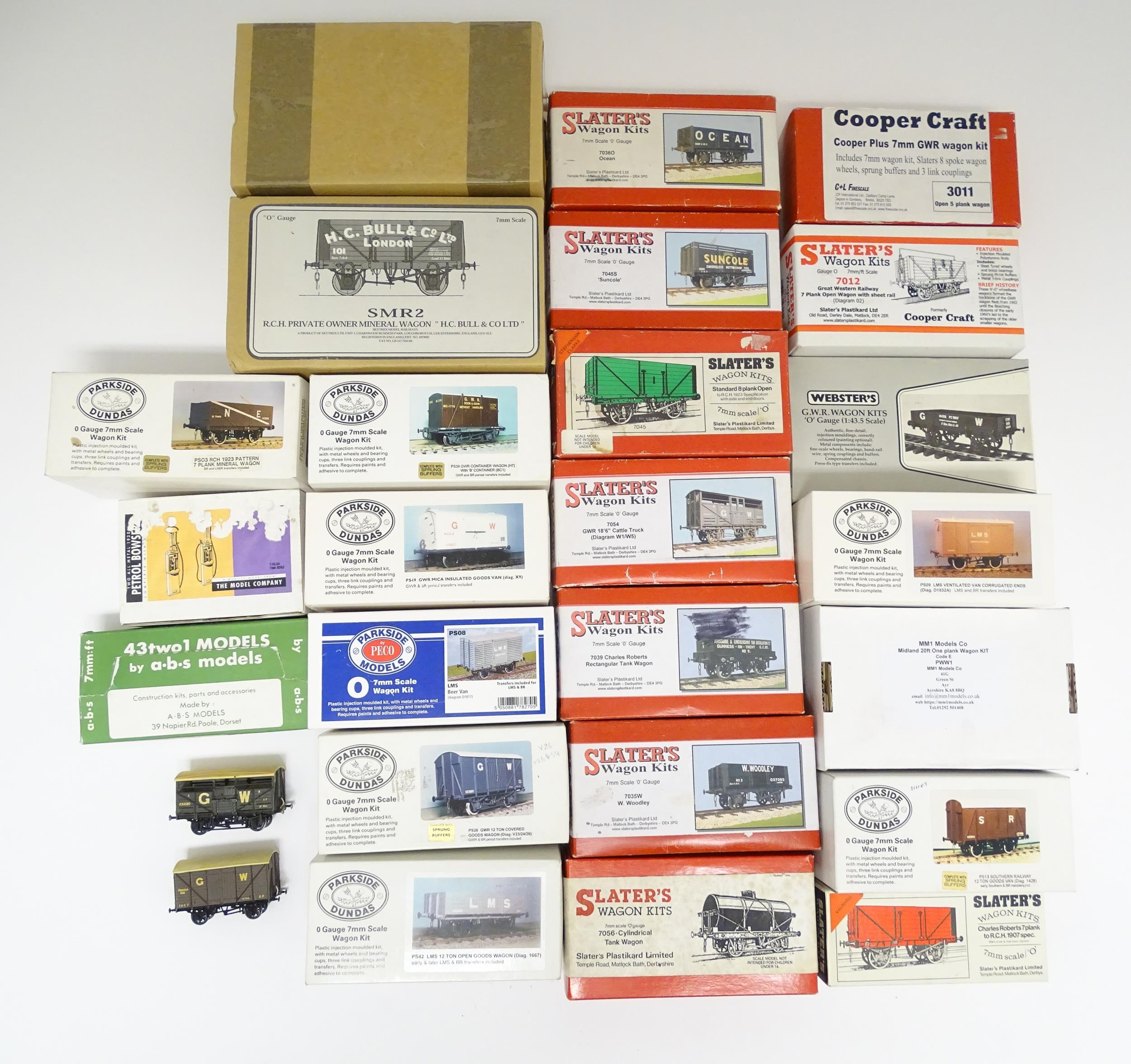 Toys - Model Train / Railway Interest : A quantity of assorted model train / locomotive / rolling - Image 3 of 18