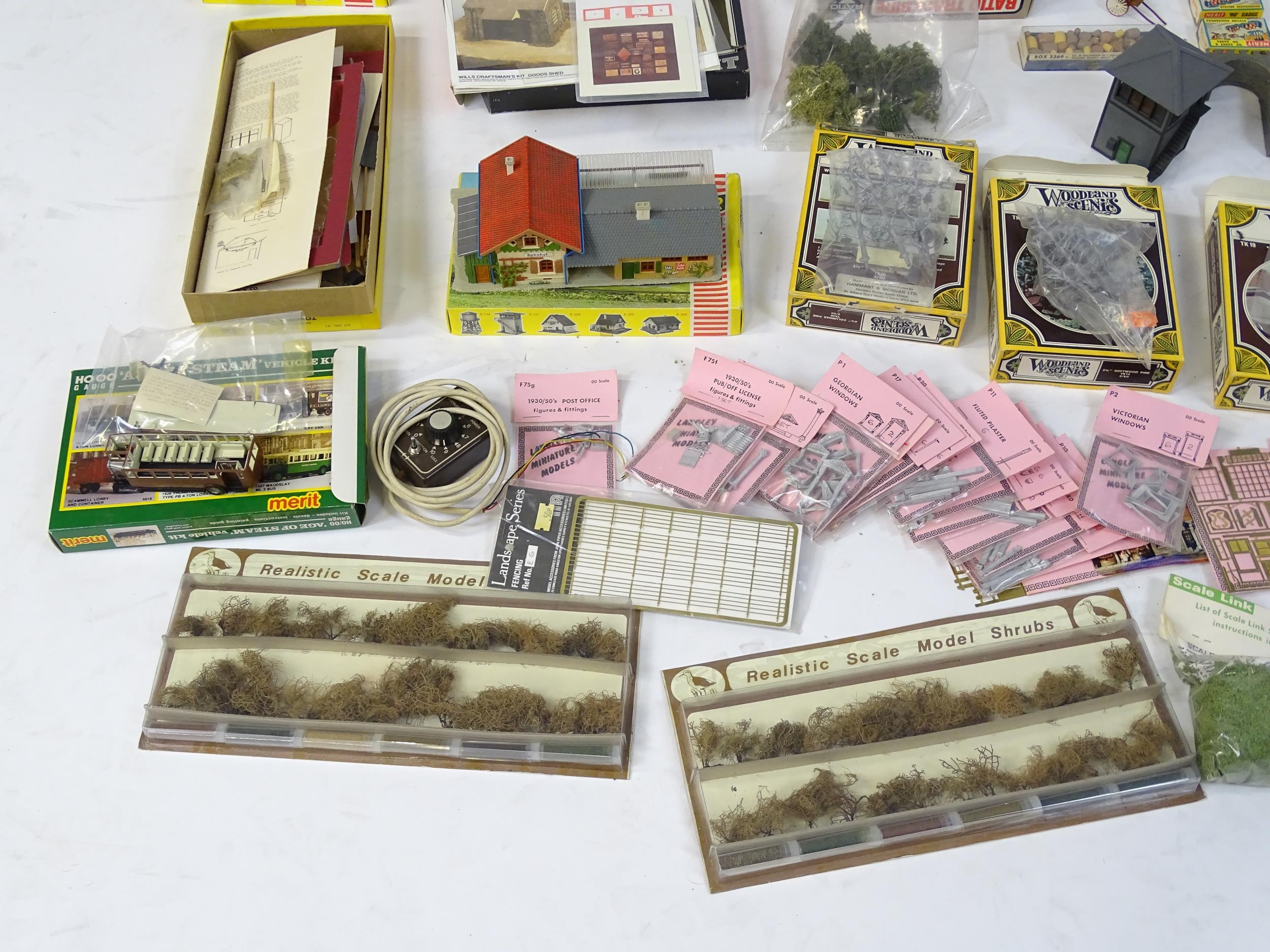 Toys - Model Train / Railway Interest : A large quantity of model railway / trackside scenery - Bild 10 aus 17