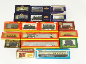 Toys - Model Train / Railway Interest : A quantity of assorted scale model 00 gauge trains /