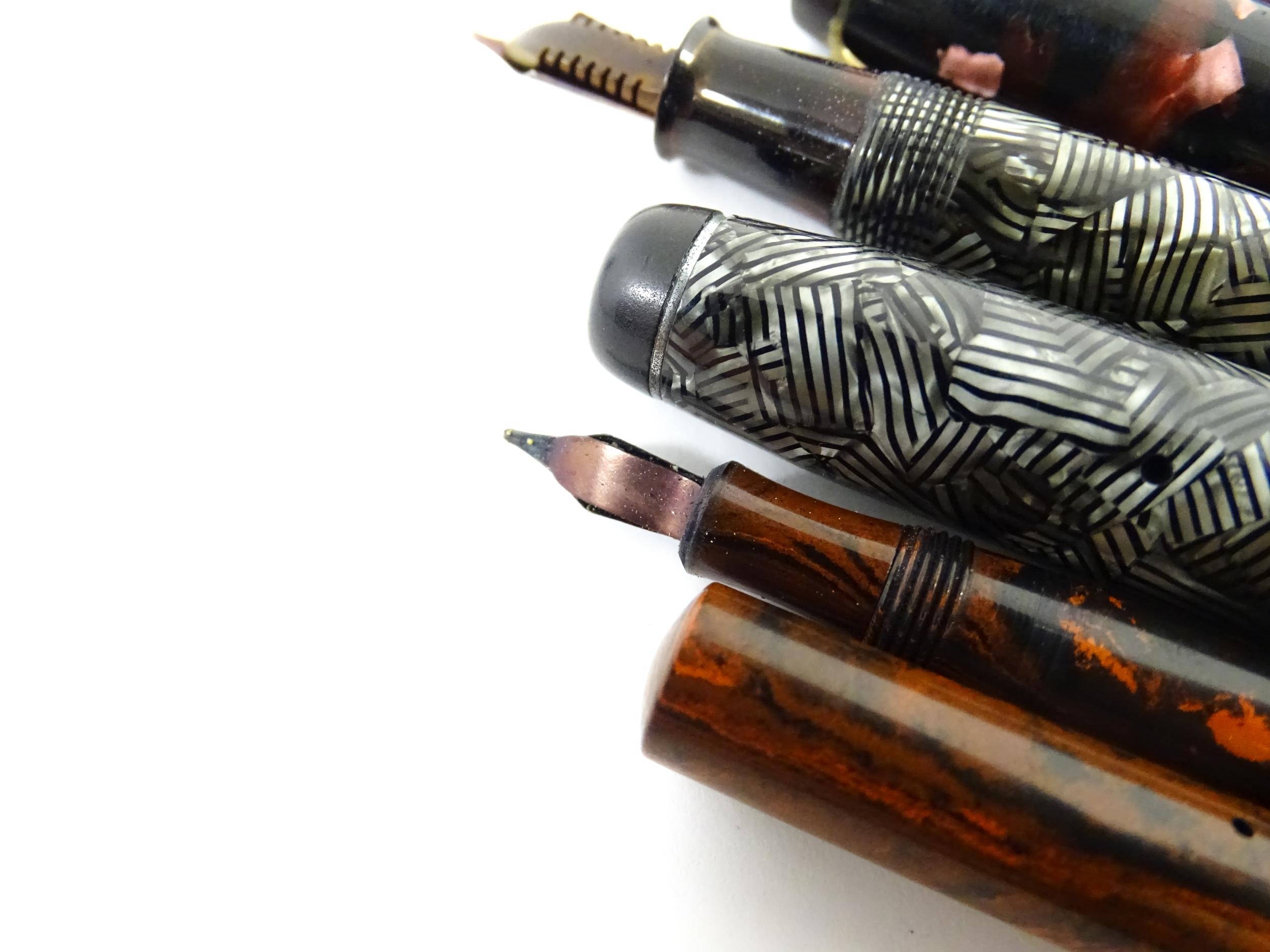 Six fountain pens with 14ct nibs, to include a Parker 'Duofold' with black finish and 14kt gold nib, - Image 18 of 22