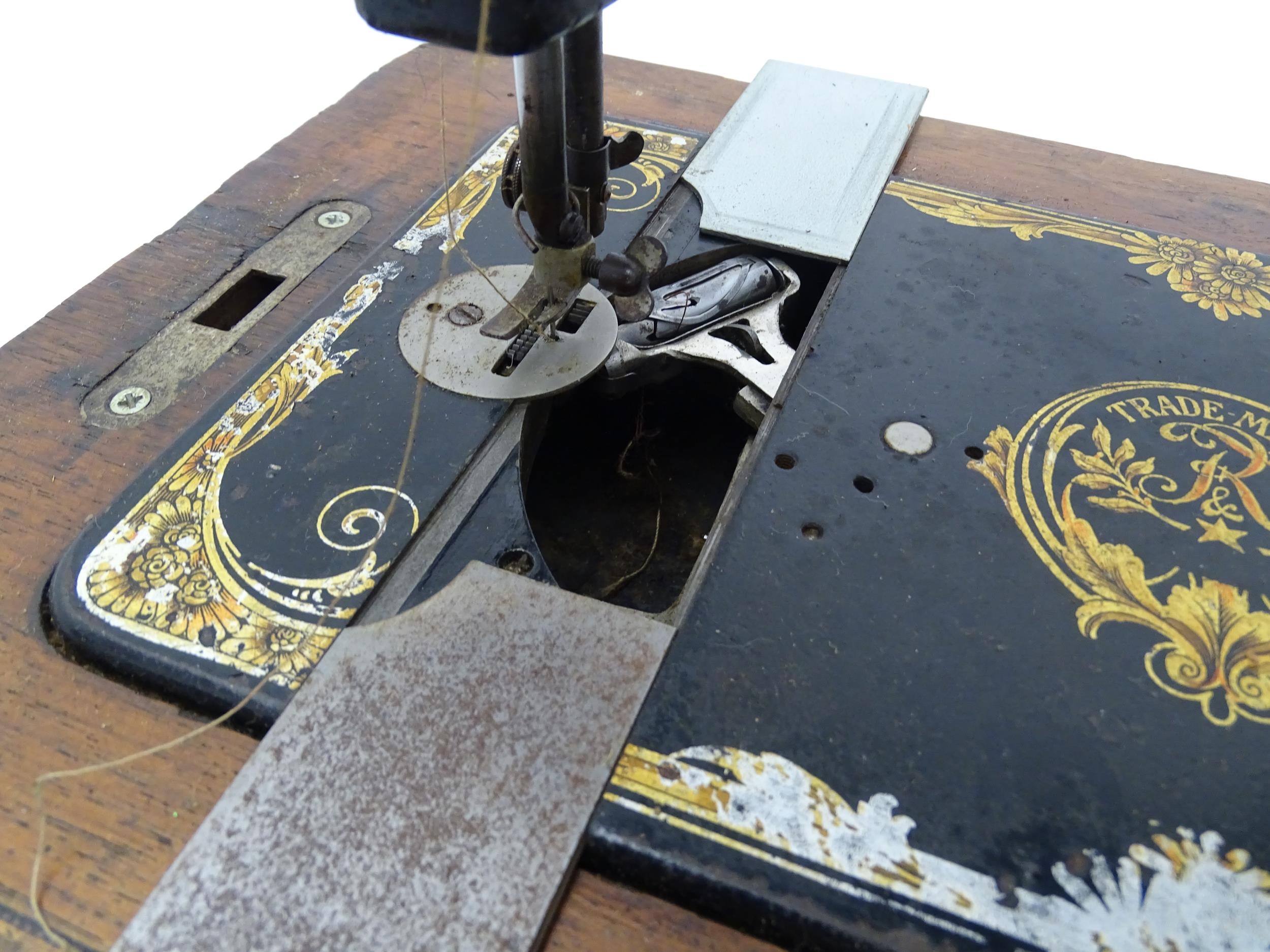 An early 20thC Frister & Rossmann hand crank sewing machine with floral and foliate decoration. - Image 11 of 15