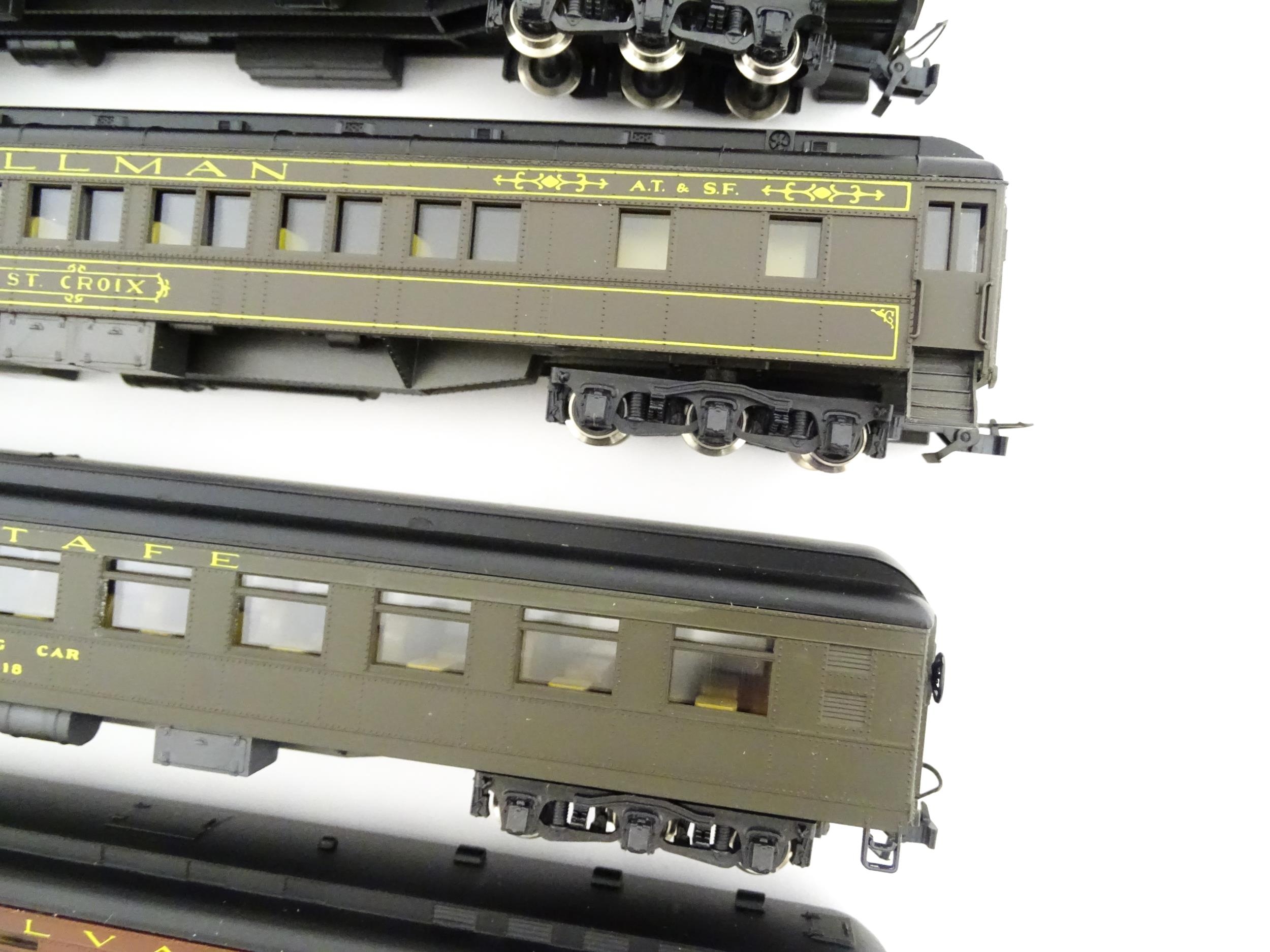 Toys - Model Train / Railway Interest : Nine scale model HO gauge train carriages to include - Image 19 of 21