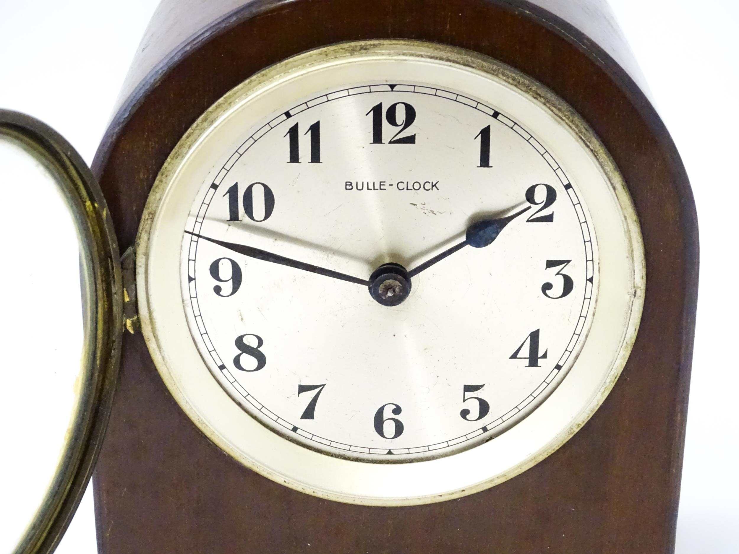 Bulle - Clock : A French Art Deco mahogany cased electric mantel clock by Bulle. model XC. Approx. 8 - Image 4 of 10