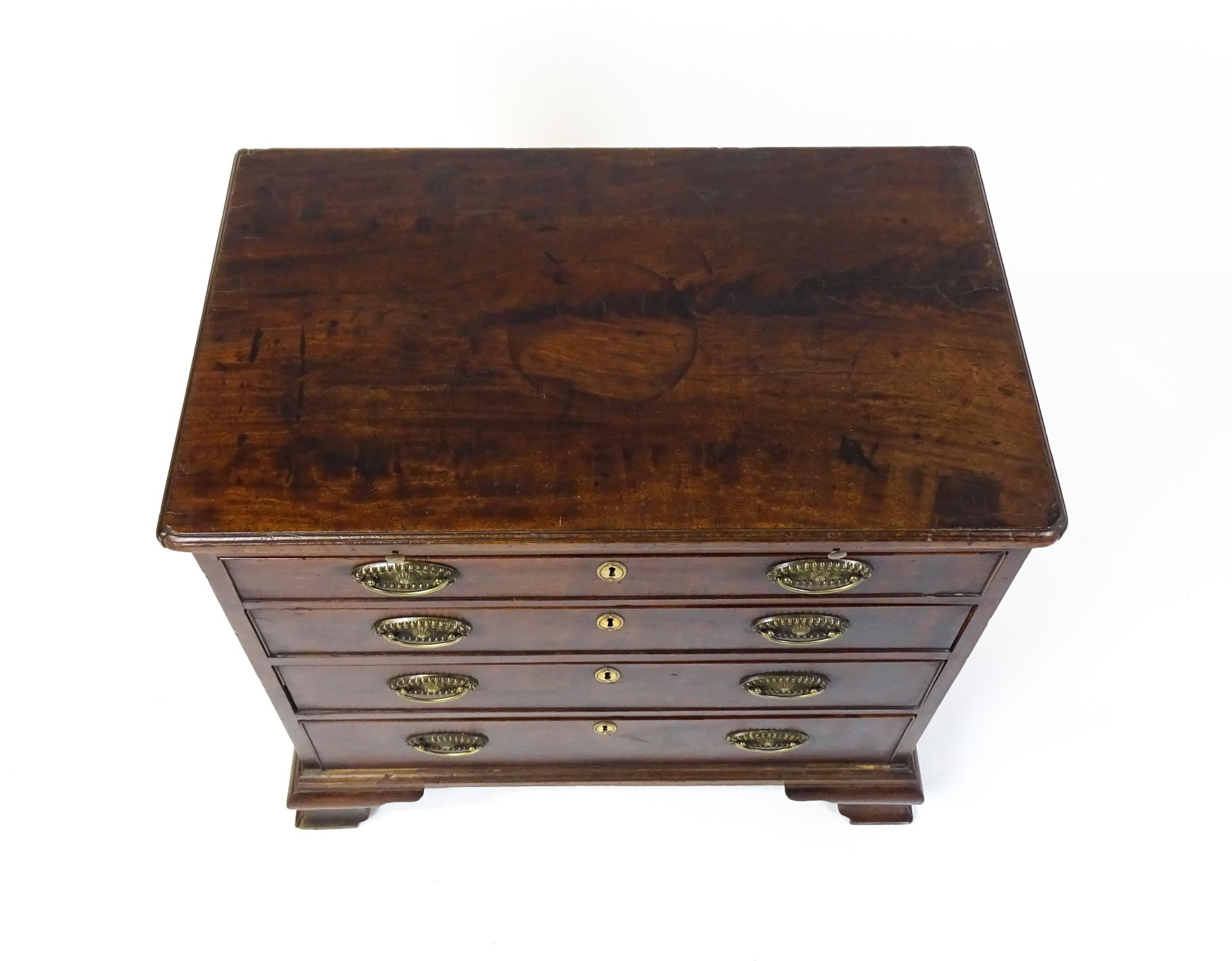 A George III mahogany bachelors chest of drawers, the moulded top having re-entrant corners above - Image 4 of 9