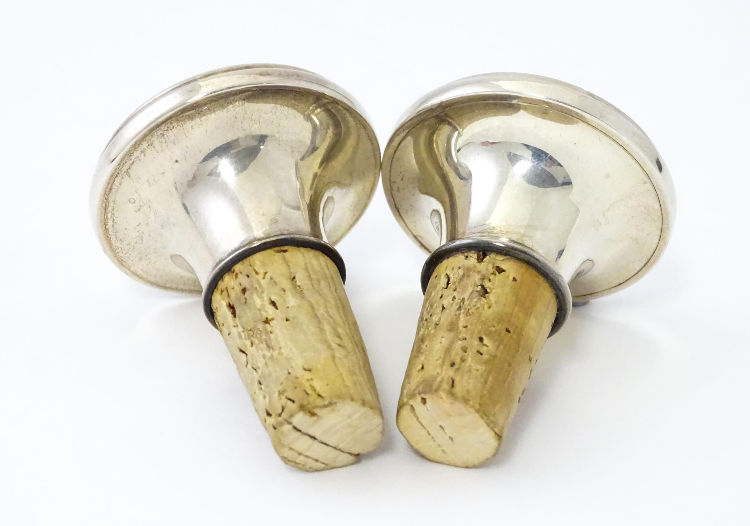 A pair of 21stC silver and cork bottle stoppers. Tops approx. 1 3/4" diameter (2) Please Note - we - Image 4 of 6