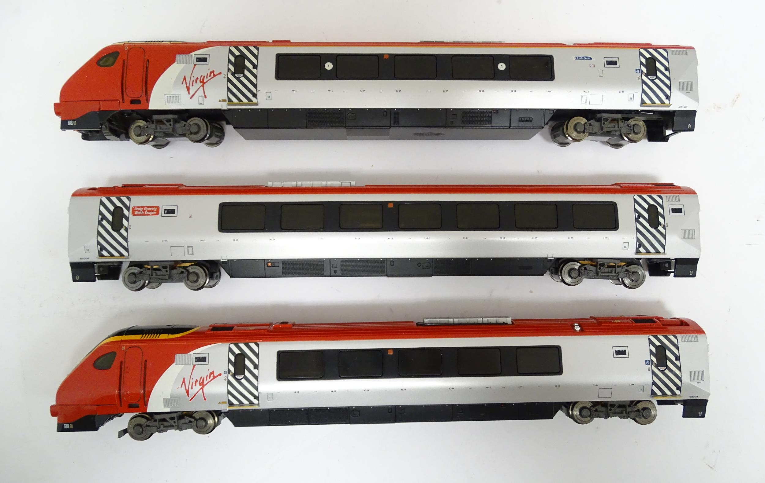 Toy - Model Train / Railway Interest : A Bachmann scale model 00 gauge Virgin Voyager 3 car train - Image 5 of 8