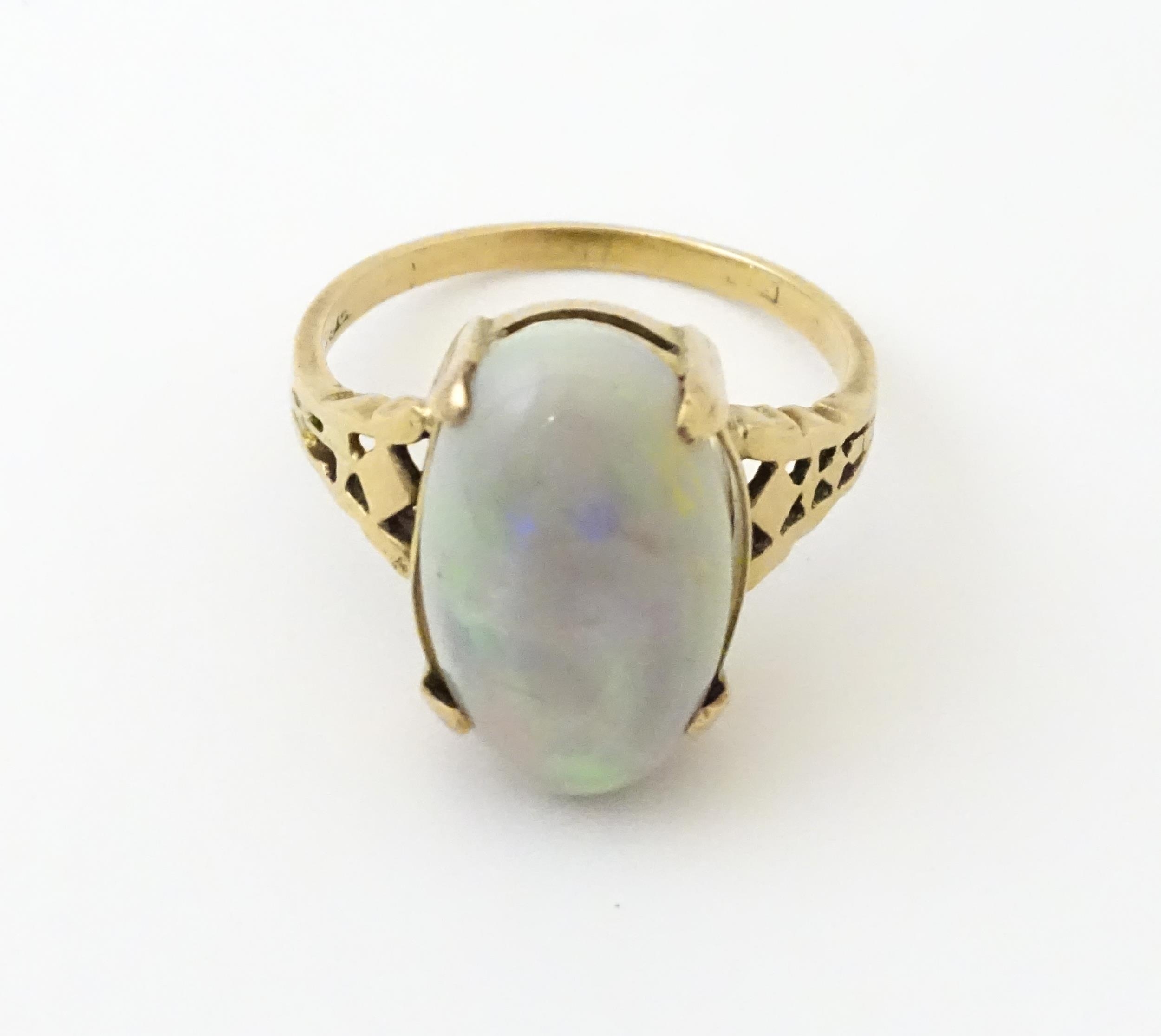 A 9ct gold ring set with large opal cabochon. The opal approx 3/4" long. Ring size approx. 0 - Image 3 of 10