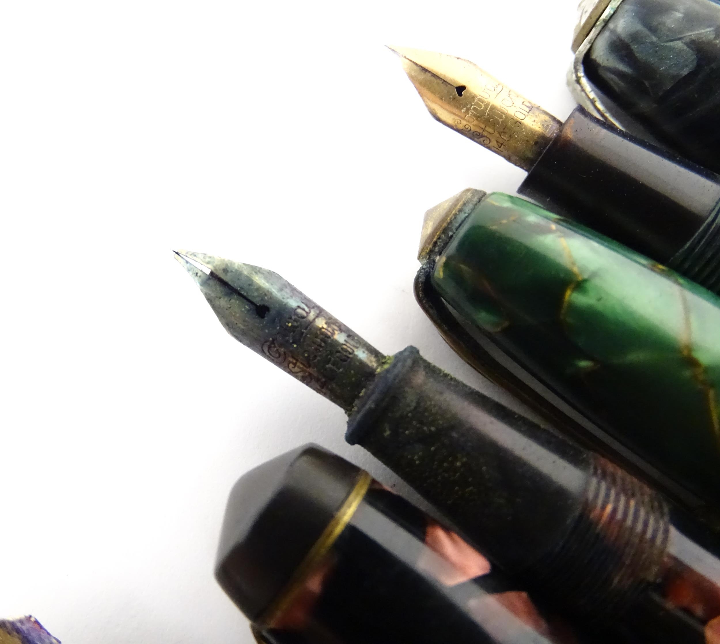 Six fountain pens with 14ct nibs, to include a Parker 'Duofold' with black finish and 14kt gold nib, - Image 11 of 22