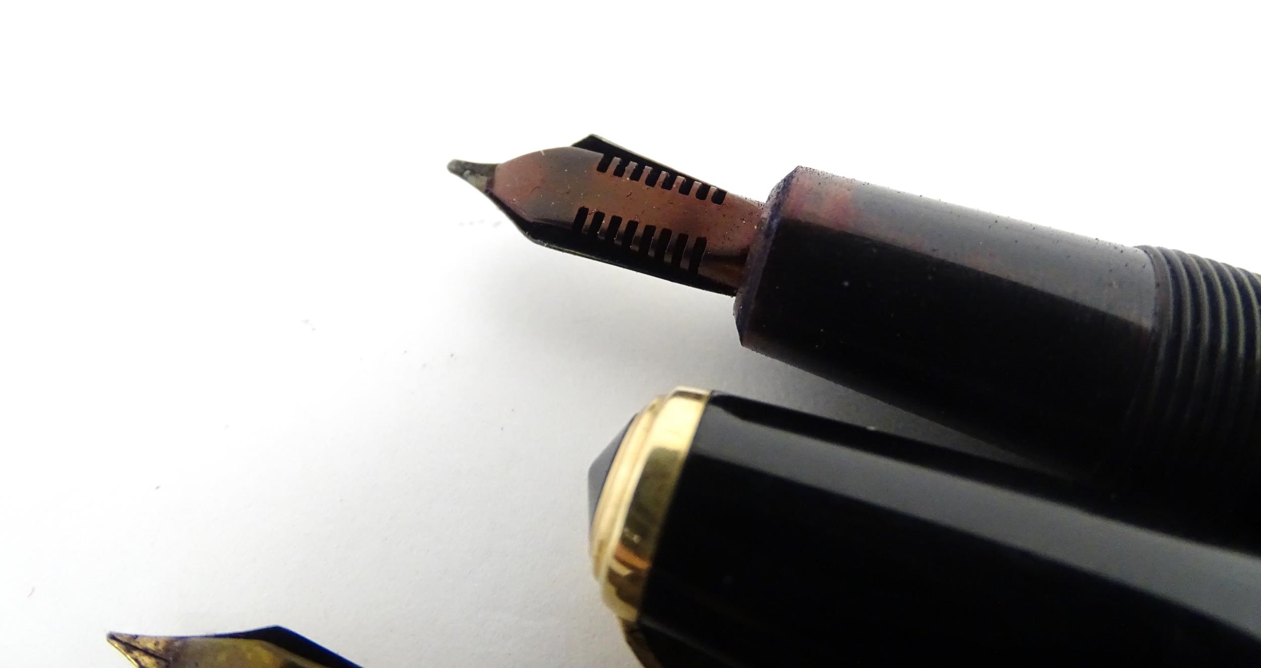 Six fountain pens with 14ct nibs, to include a Parker 'Duofold' with black finish and 14kt gold nib, - Image 2 of 22