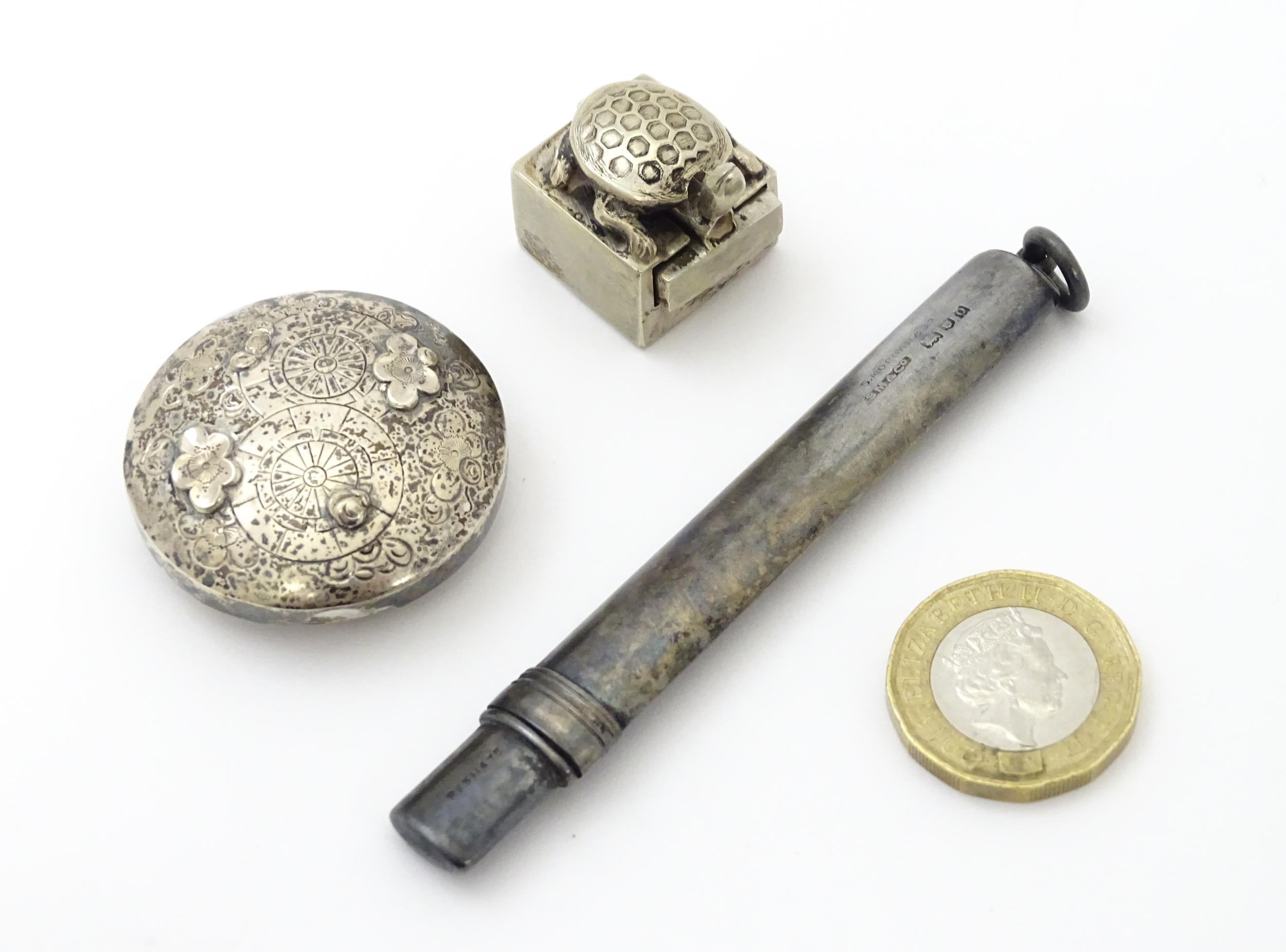 Three assorted items to include a silver pencil holder hallmarked London 1909 maker Sampson Mordan & - Bild 2 aus 11