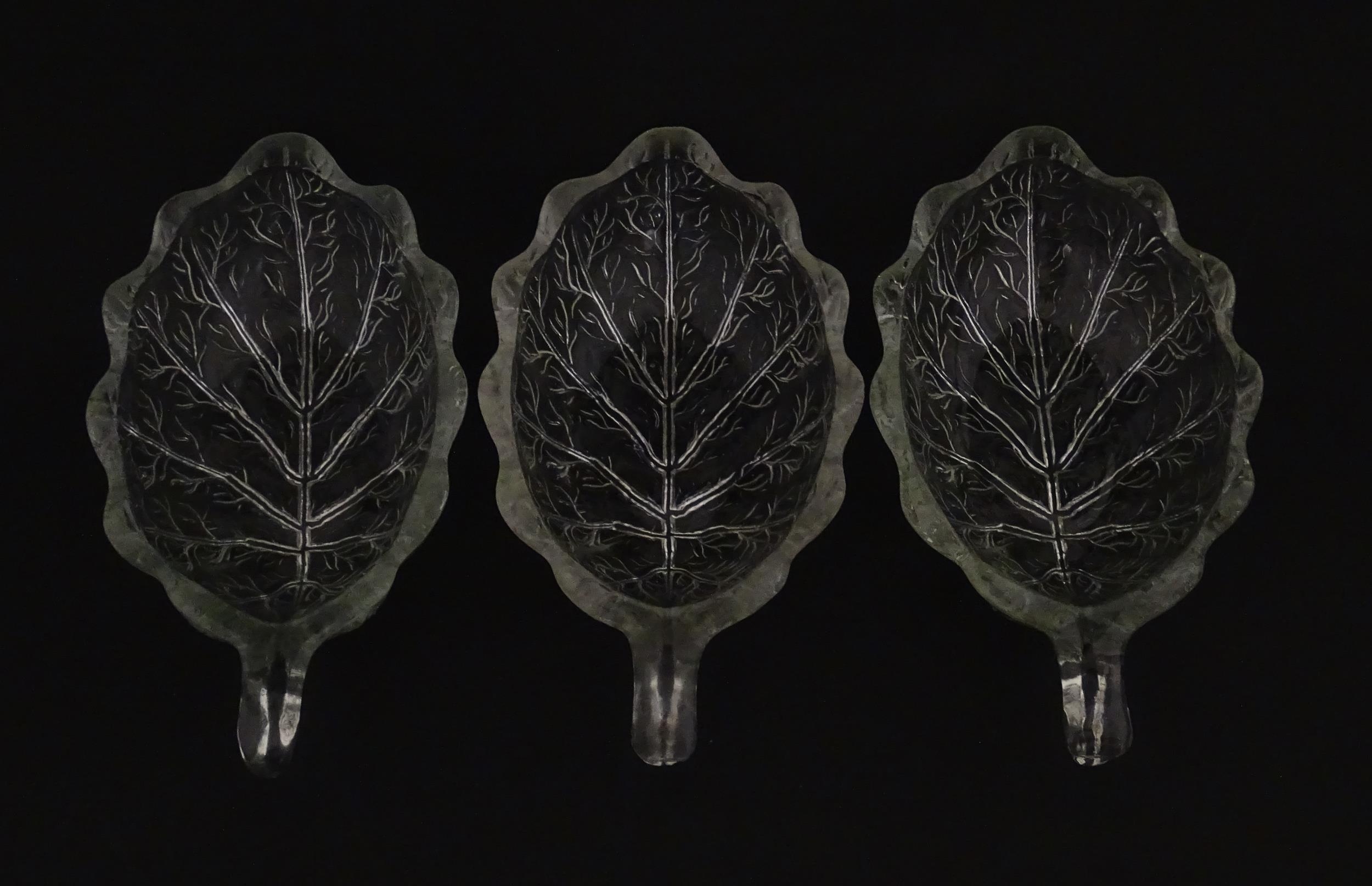 A set of six glass avocado dishes of stylised leaf form. Approx. 7" long Please Note - we do not - Image 10 of 16