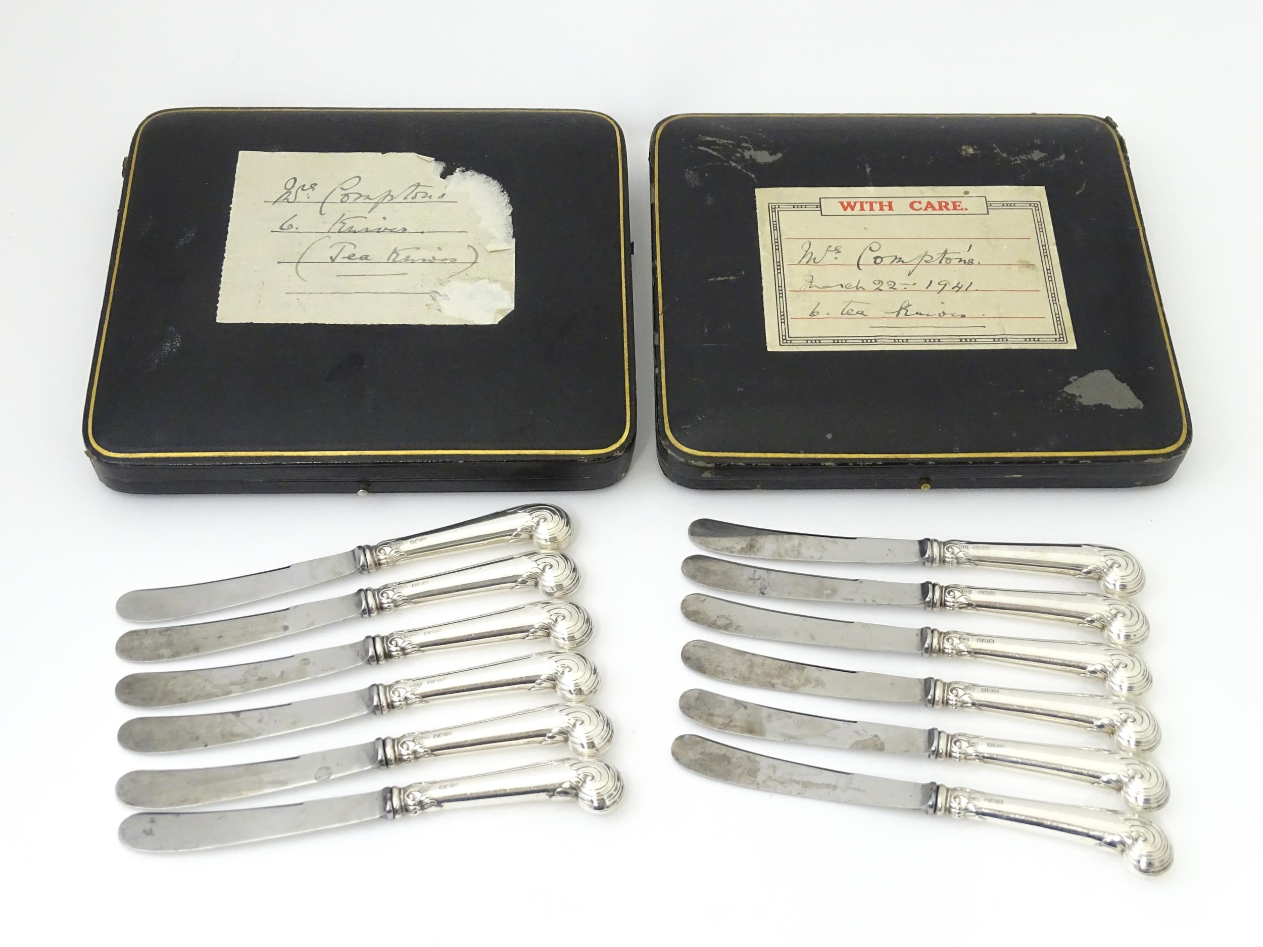 Two cases of pistol grip handled butter / tea knives. Hallmarked Sheffield 1904, 6 by Goldsmiths & - Image 5 of 13