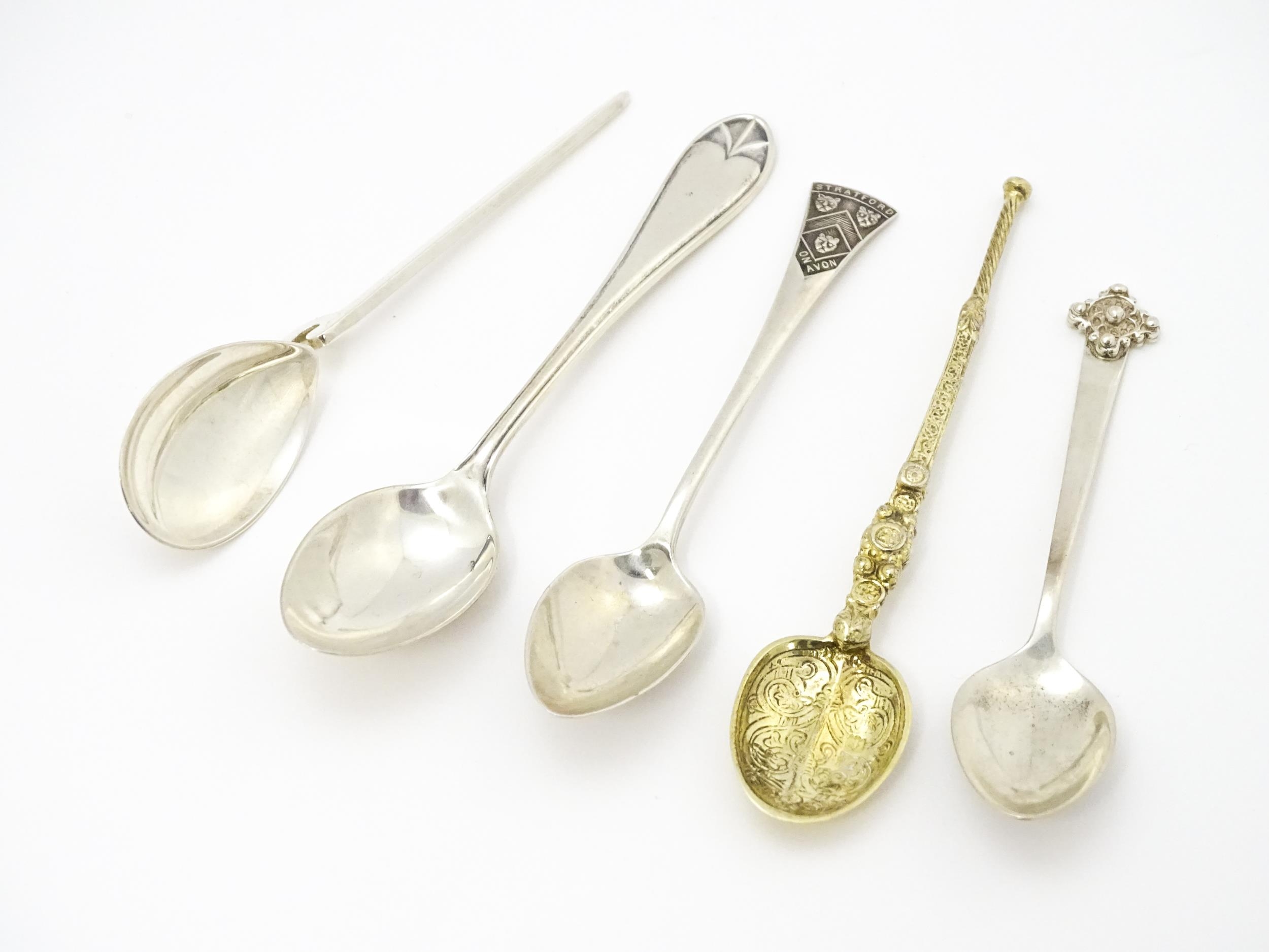 Five assorted silver teaspoons to include a teaspoon with coat of arms for Stratford On Avon