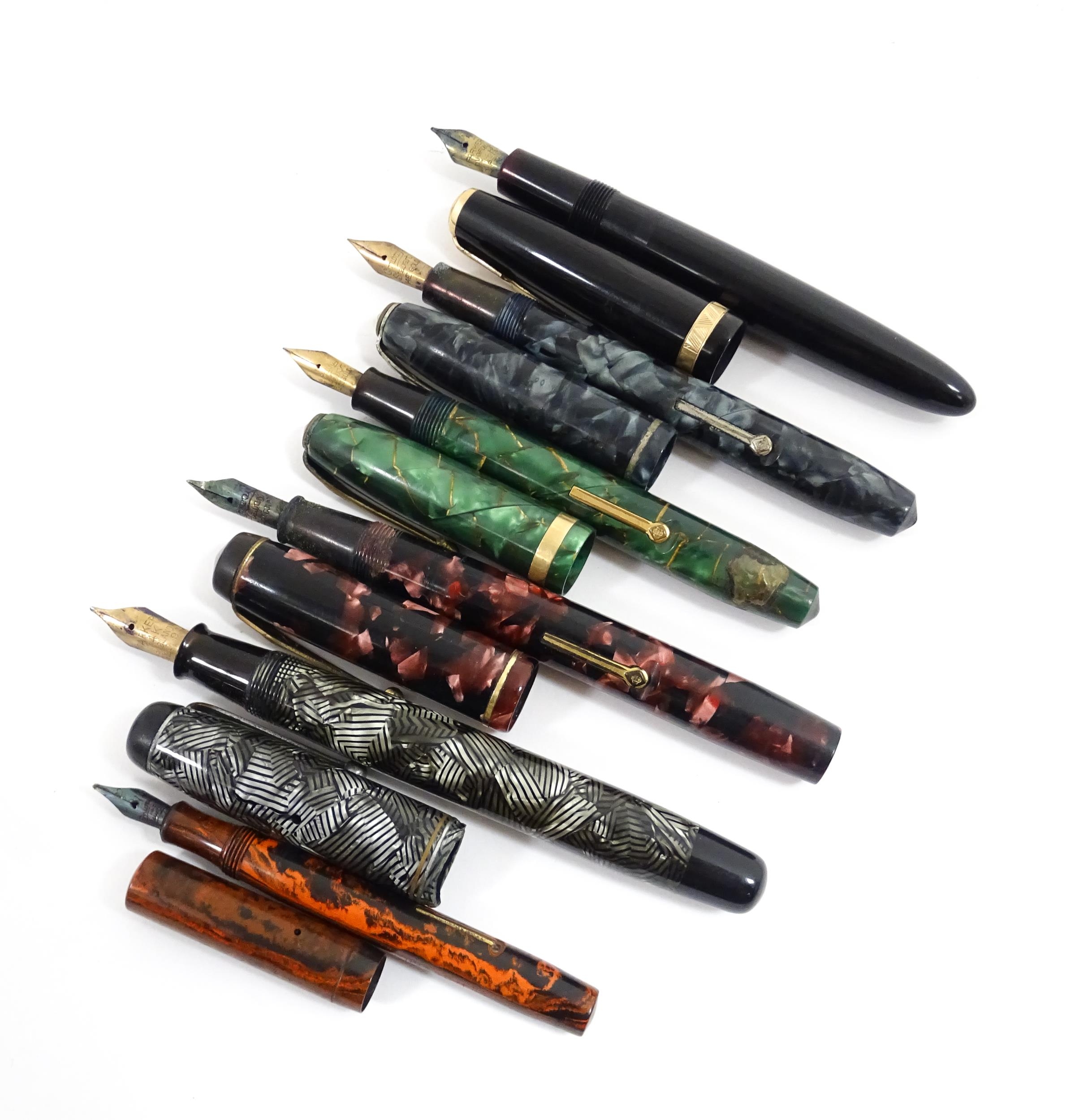 Six fountain pens with 14ct nibs, to include a Parker 'Duofold' with black finish and 14kt gold nib, - Image 5 of 22