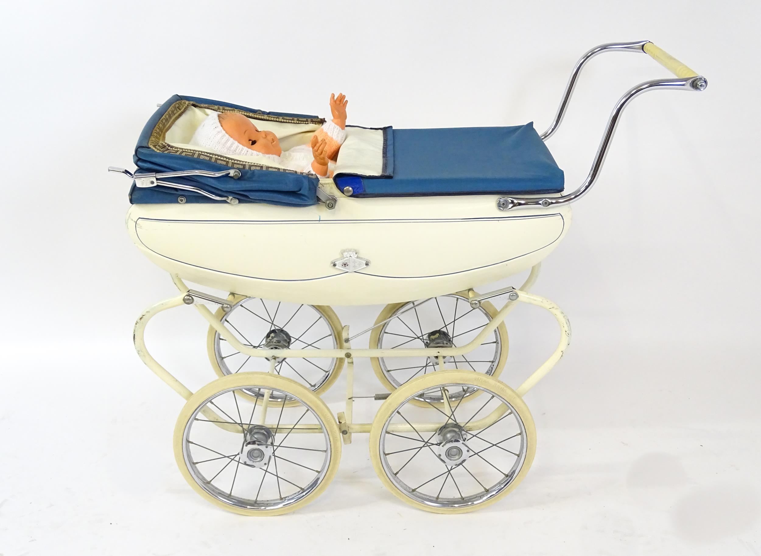 Toys: A 20thC Pedigree dolls pram with cream exterior and blue hood. Together with a plastic doll - Image 4 of 11