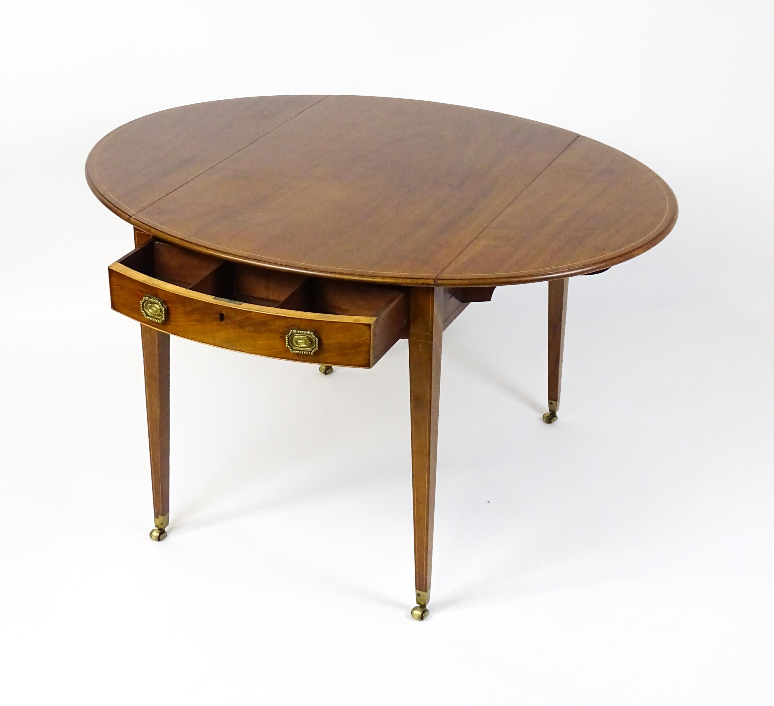 An early 19thC mahogany Pembroke table with a satinwood strung top above a single frieze drawer - Image 11 of 11