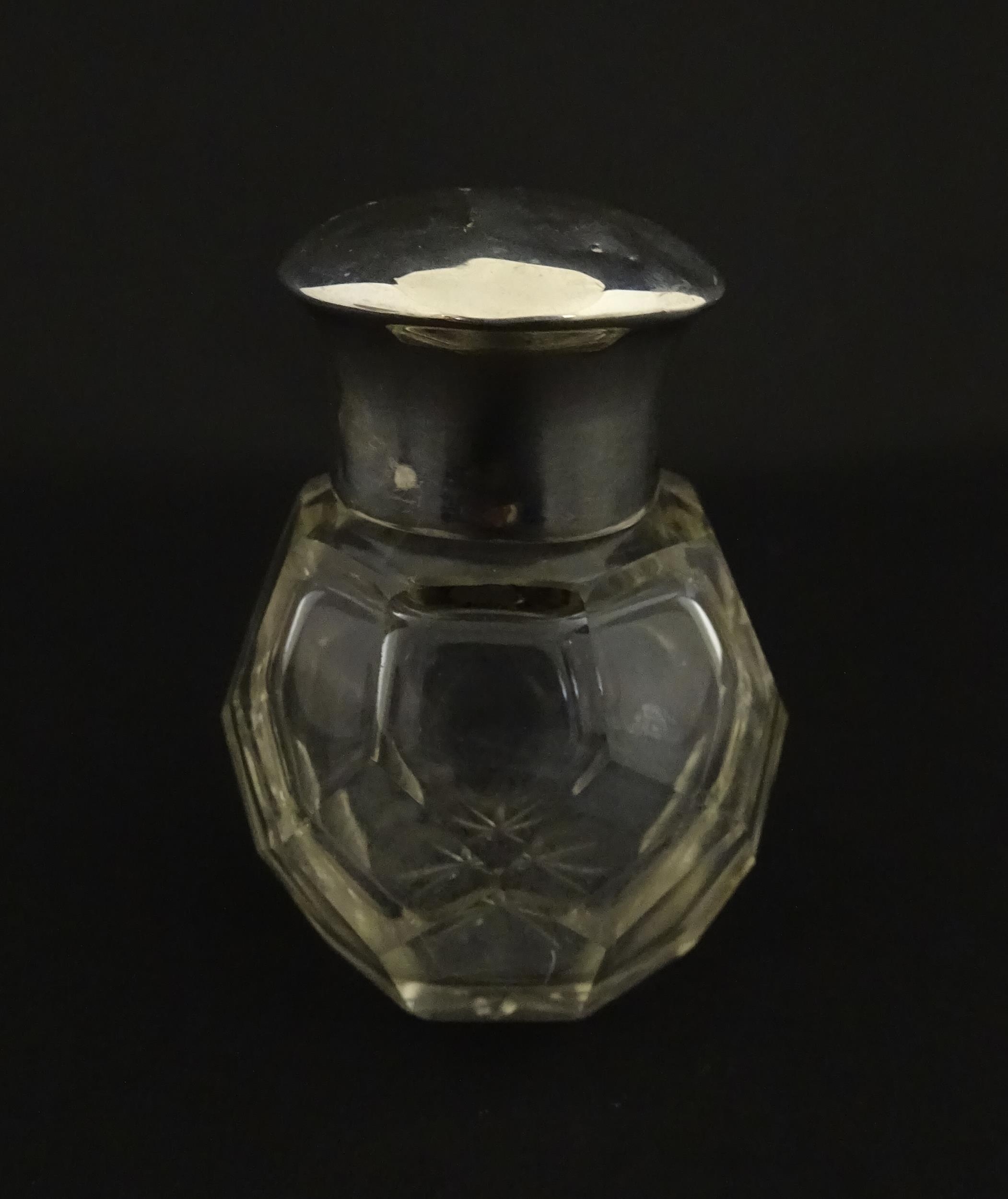 A cut glass scent / perfume bottle with silver top hallmarked Chester 1912. Approx. 2 3/4" high - Image 4 of 8