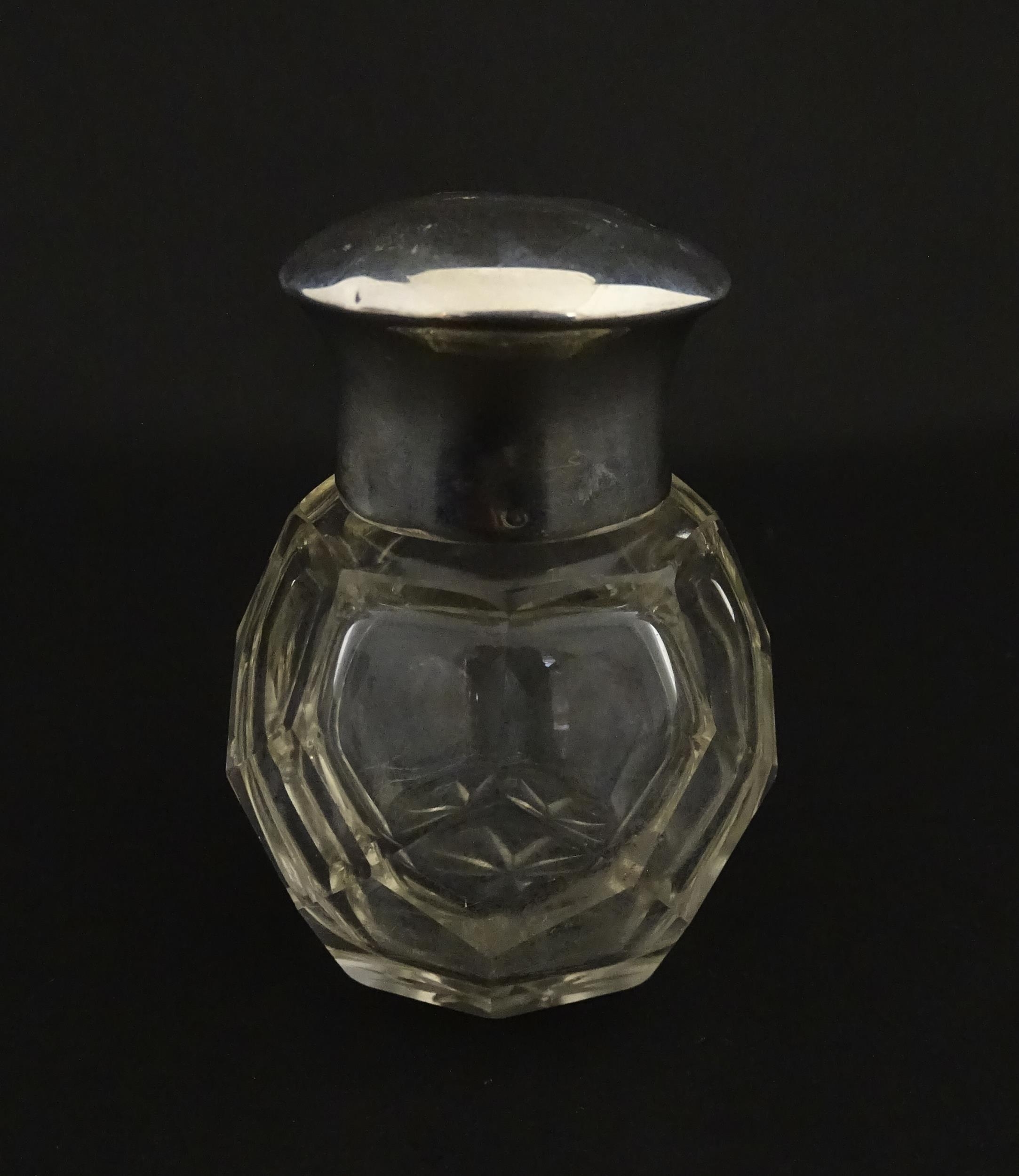 A cut glass scent / perfume bottle with silver top hallmarked Chester 1912. Approx. 2 3/4" high - Image 5 of 8