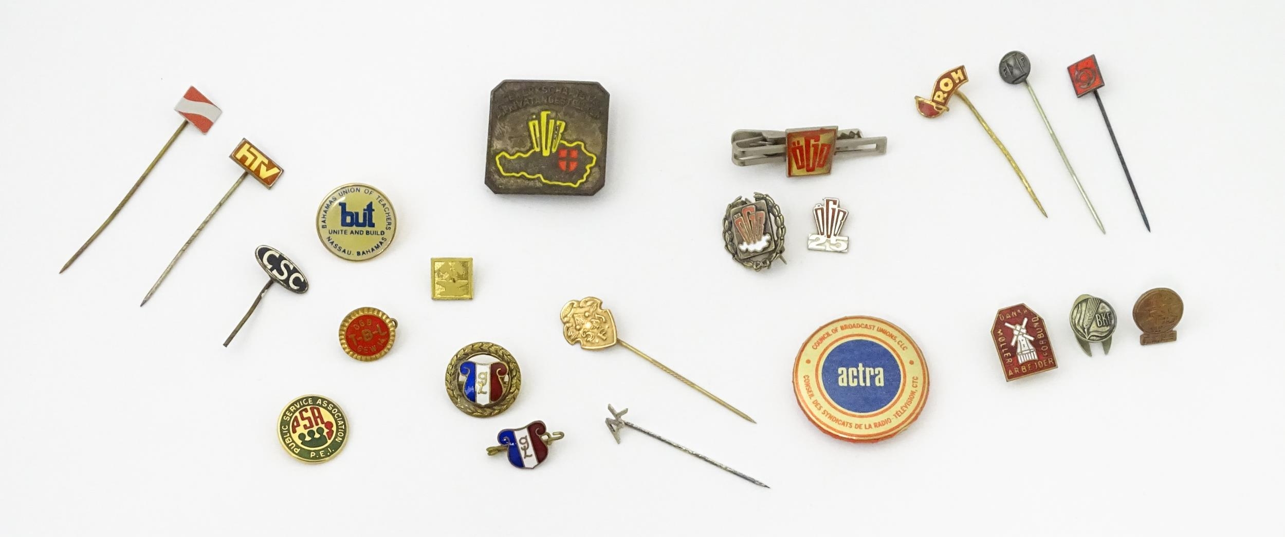 Trade Union Interest: a quantity of assorted badges, pins, etc. to include 2 Gewerkschaftstag D.