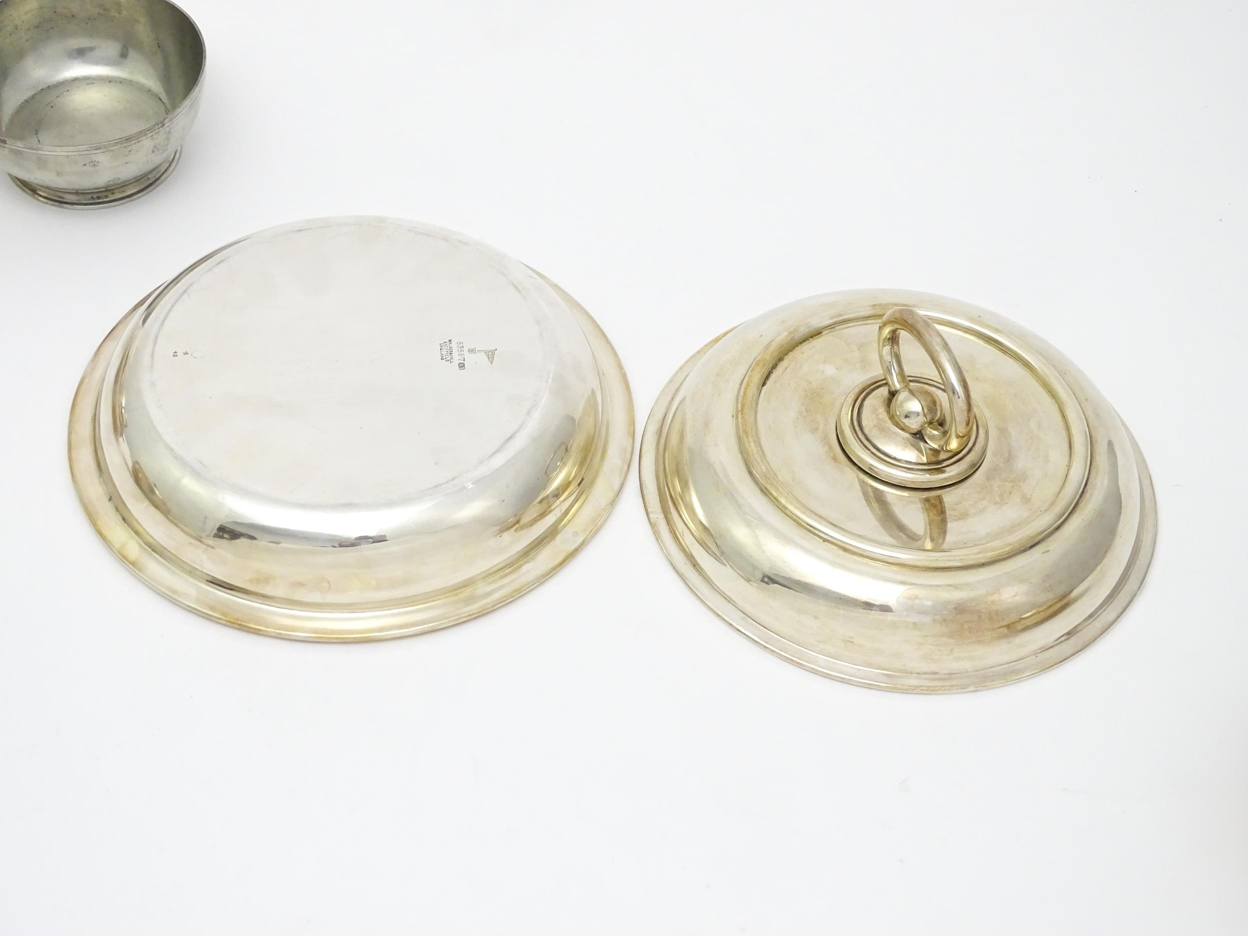 A quantity of assorted silver plate to include entree dishes, trays, dish etc including examples - Bild 9 aus 13