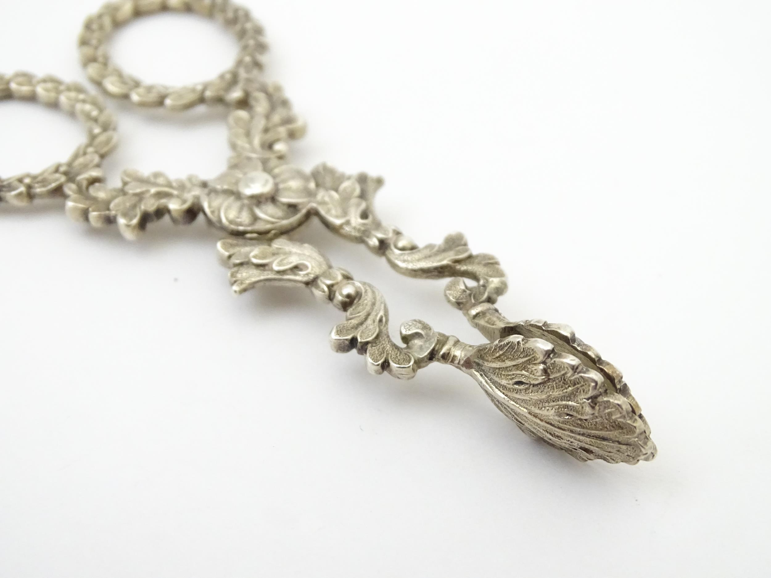 William IV silver sugar nips with foliate detail and laurel chaplet formed handles, hallmarked - Image 2 of 8