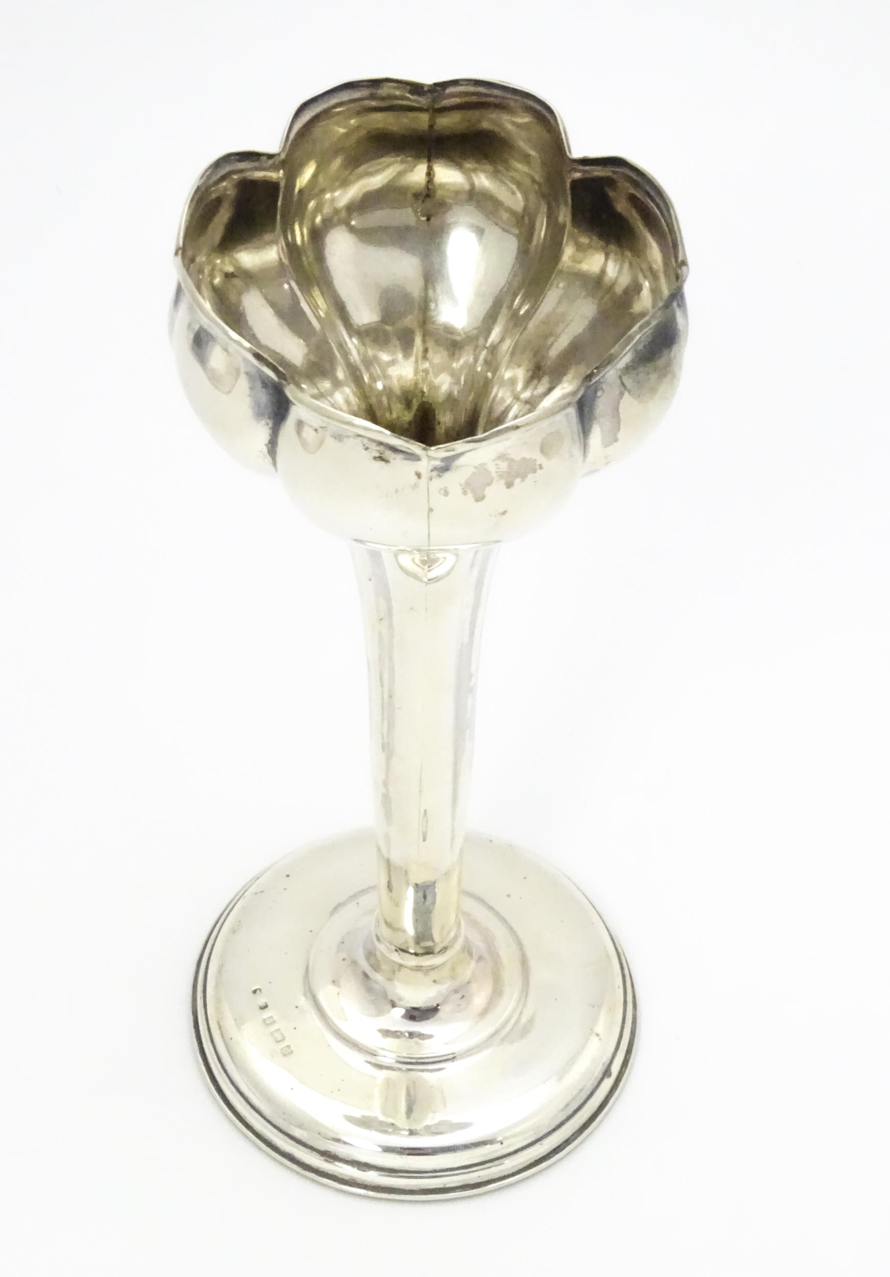 A silver bud vase hallmarked Birmingham 1904. Approx. 7 1/2" high Please Note - we do not make - Image 6 of 6