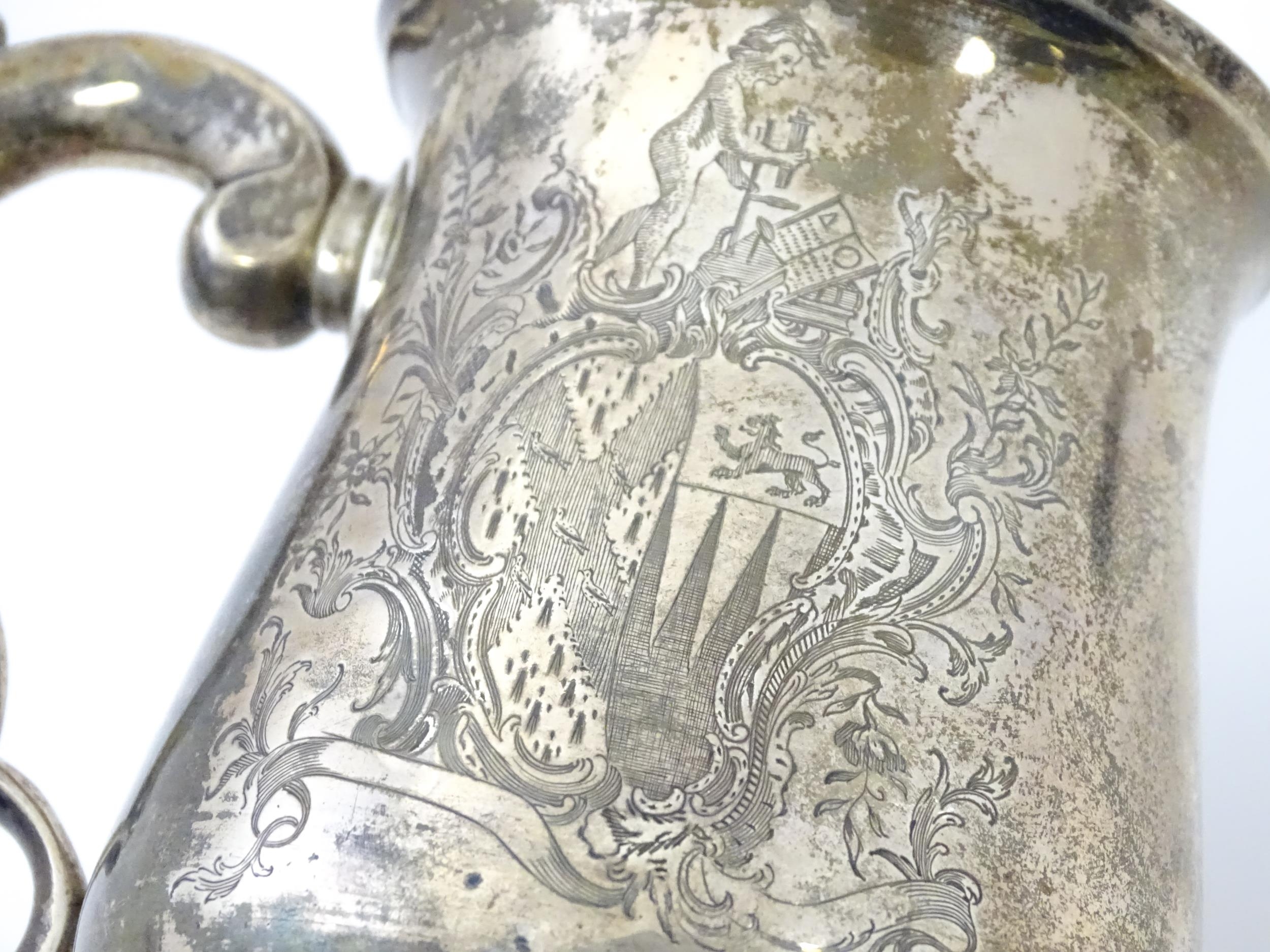 A Geo II silver tankard / mug with engraved heraldic armorial coat of arms decoration hallmarked - Image 11 of 11