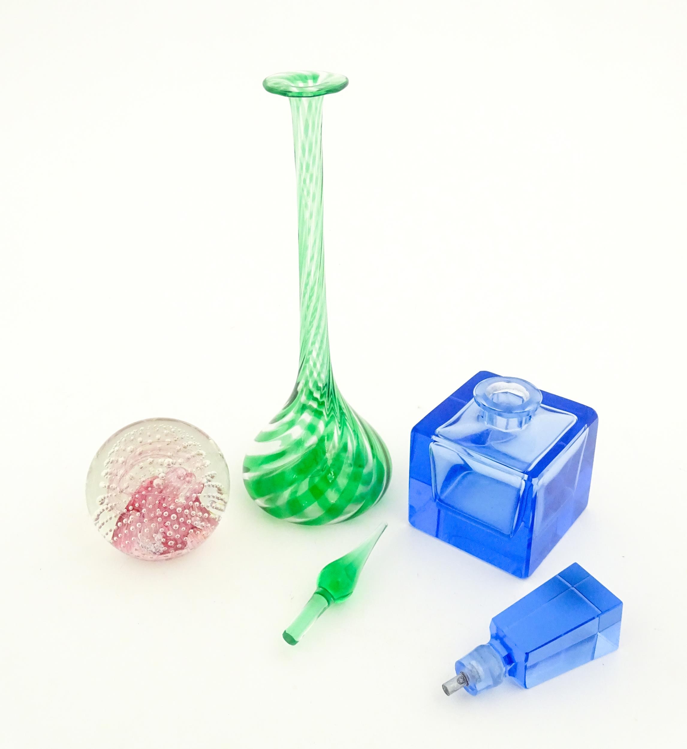 Three assorted items of art glass to include a retro blue glass perfume / scent bottle and - Image 3 of 9