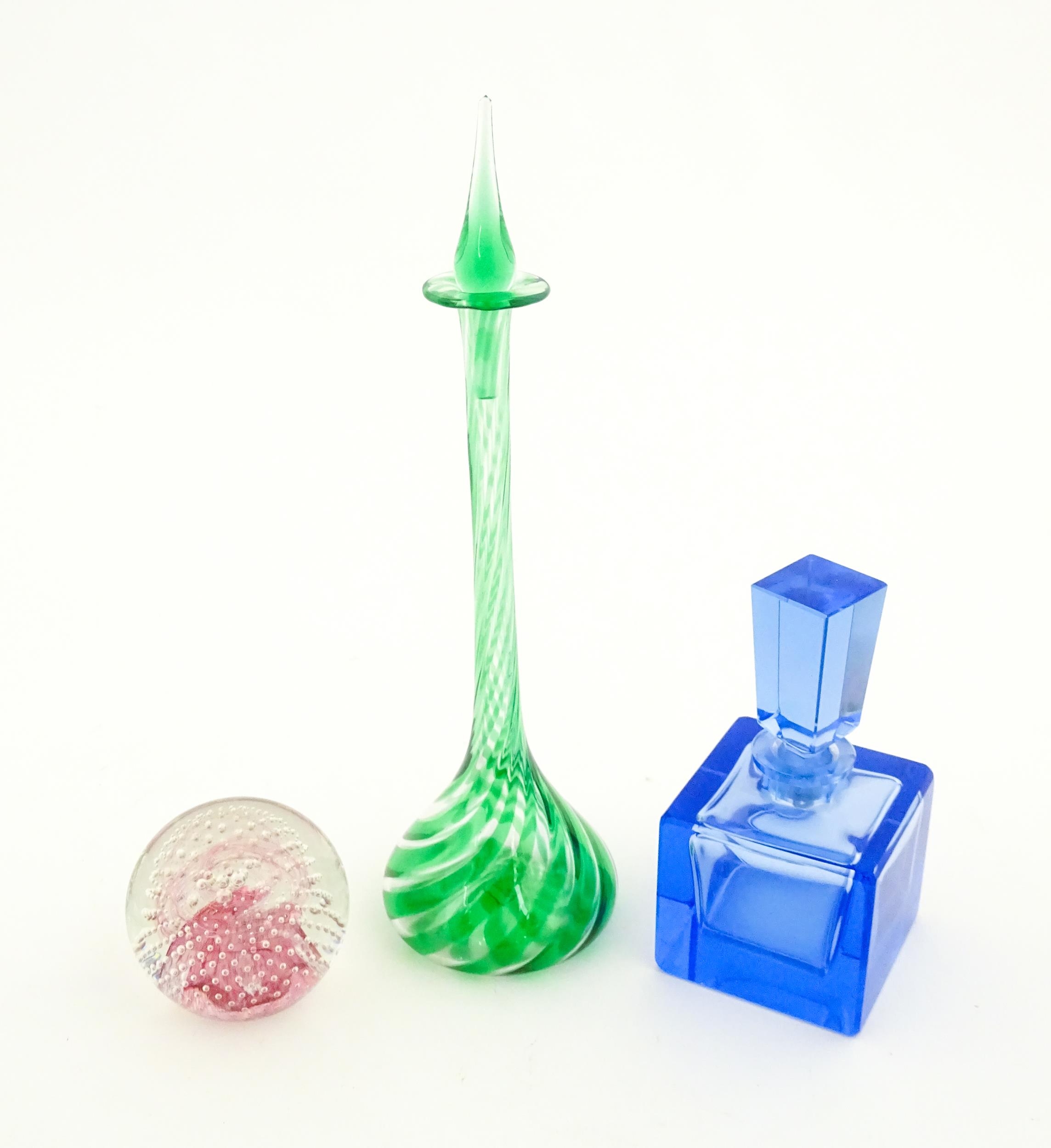 Three assorted items of art glass to include a retro blue glass perfume / scent bottle and - Image 4 of 9