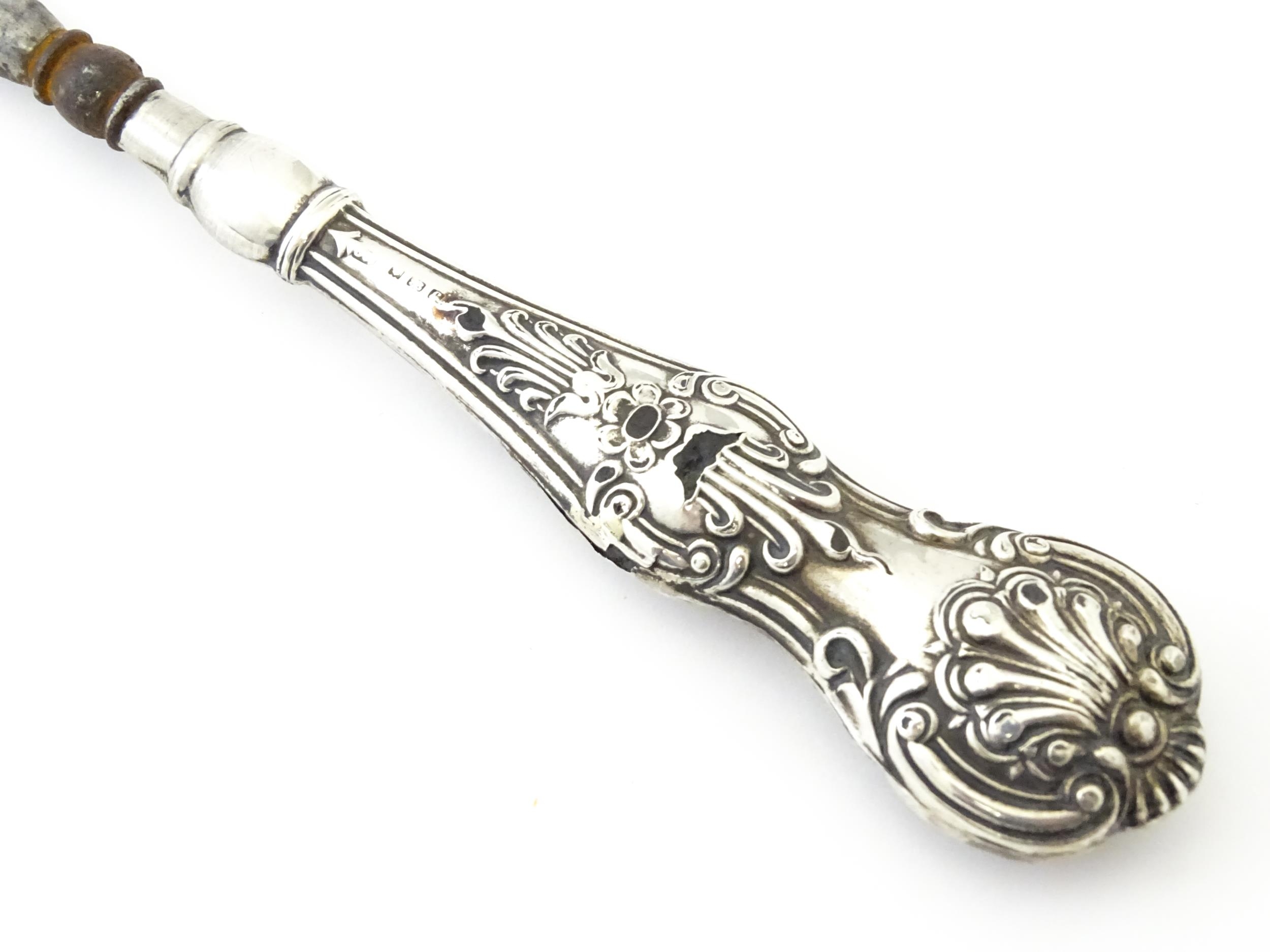 A silver handled button hook hallmarked Birmingham 1902. Approx 9" long Please Note - we do not make - Image 3 of 6