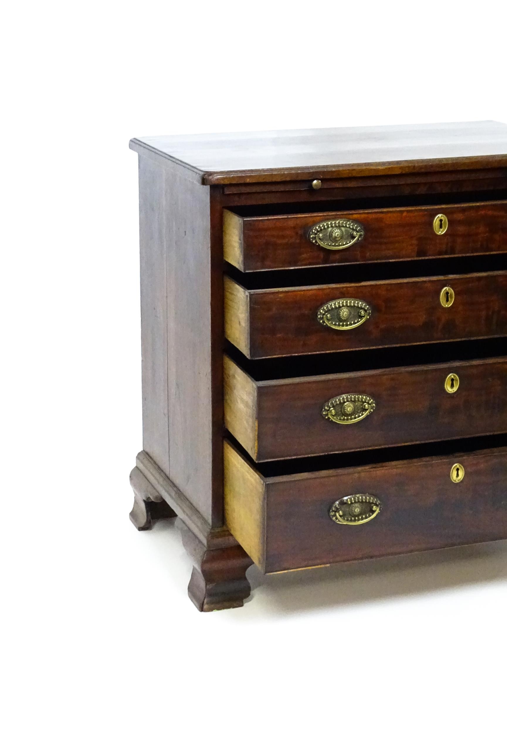 A George III mahogany bachelors chest of drawers, the moulded top having re-entrant corners above - Image 7 of 9