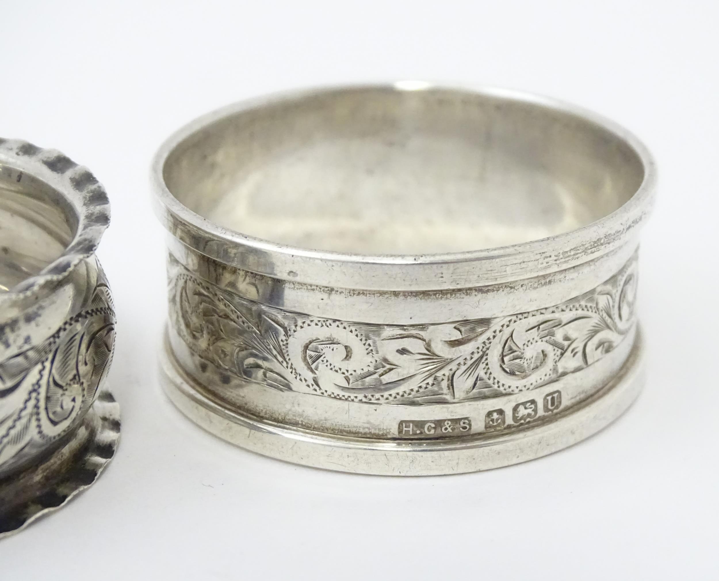 Five assorted silver napkin rings various dates and makers (5) Please Note - we do not make - Image 8 of 10