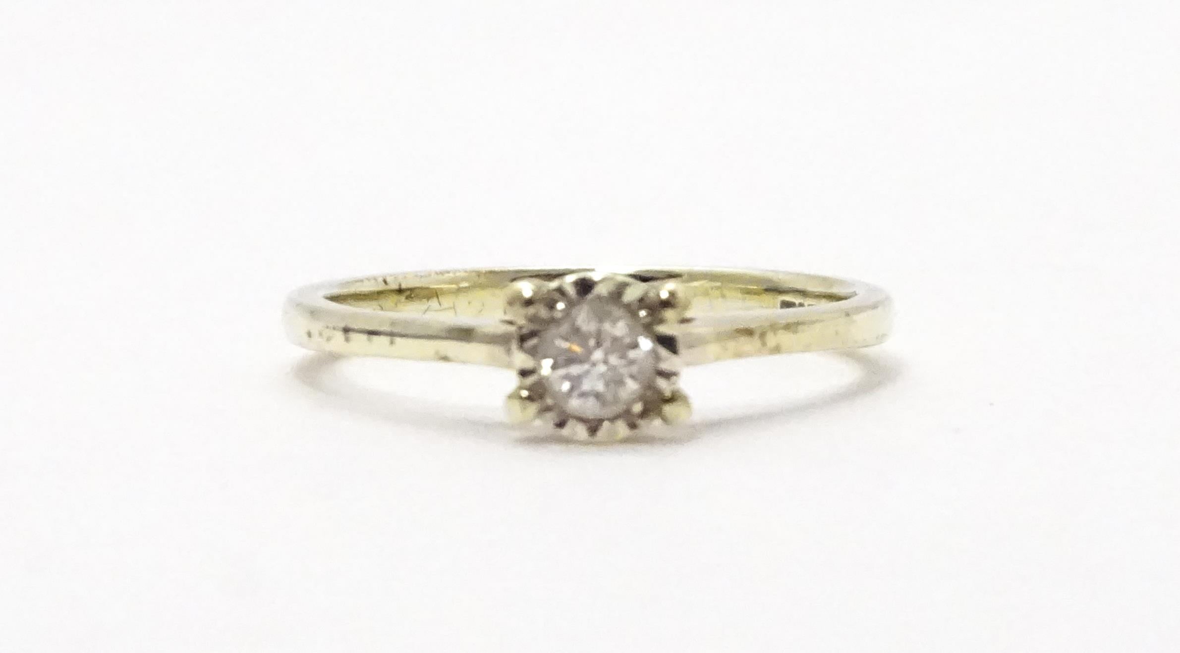 A 9ct white gold ring set with diamond solitaire. Ring size approx. J 1/2 Please Note - we do not - Image 3 of 7