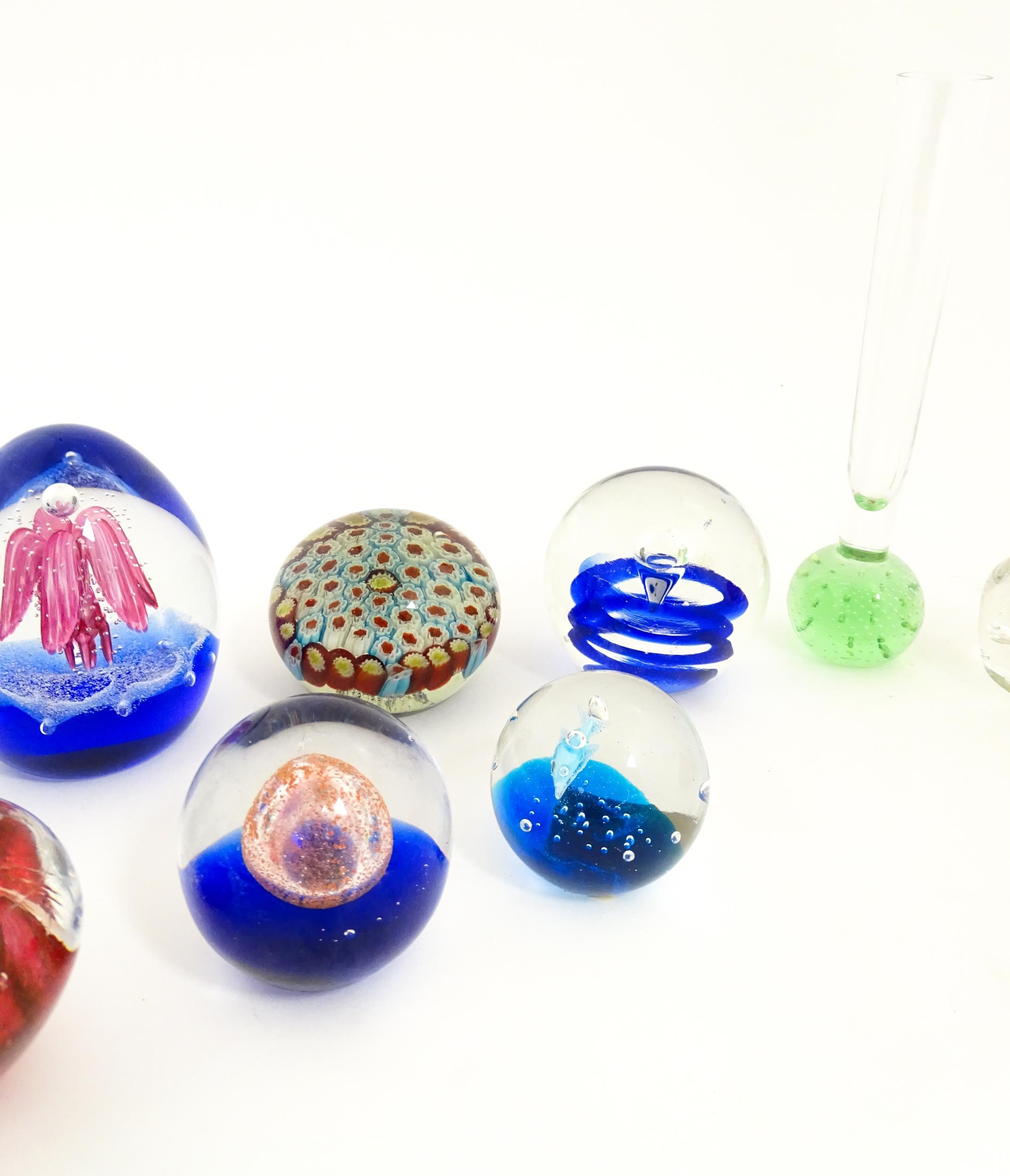 A quantity of assorted art glass paperweights and vases, to include bud vases and a Murano style - Image 6 of 18