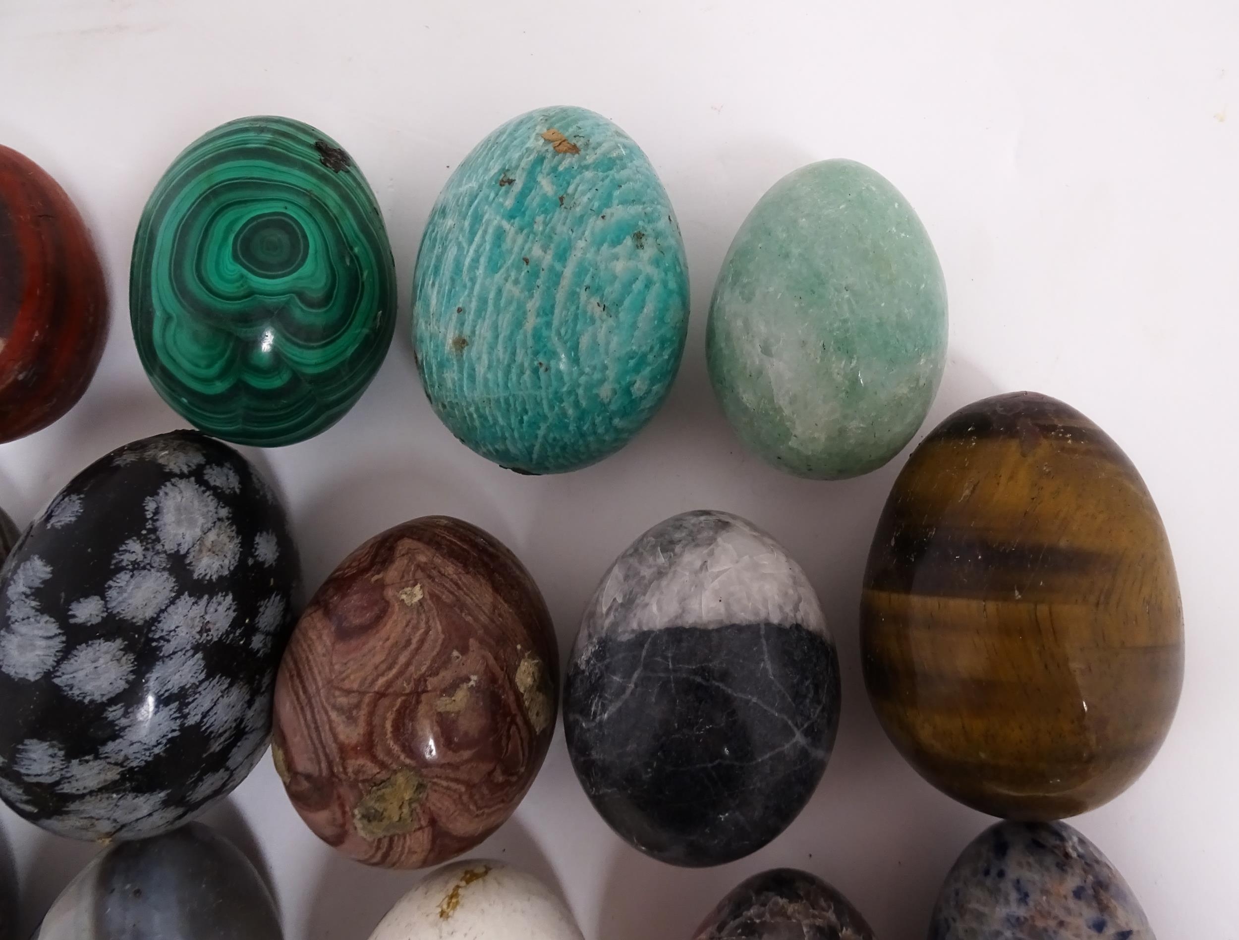 Natural History / Geology Interest: A quantity of assorted polished hardstone eggs to include - Image 8 of 13