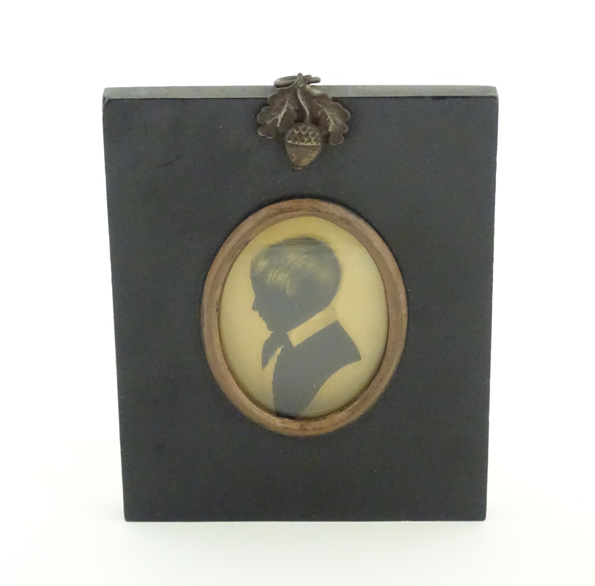 A 19thC silhouette portrait miniature depicting a young boy in profile, with gilt highlights. - Image 2 of 7