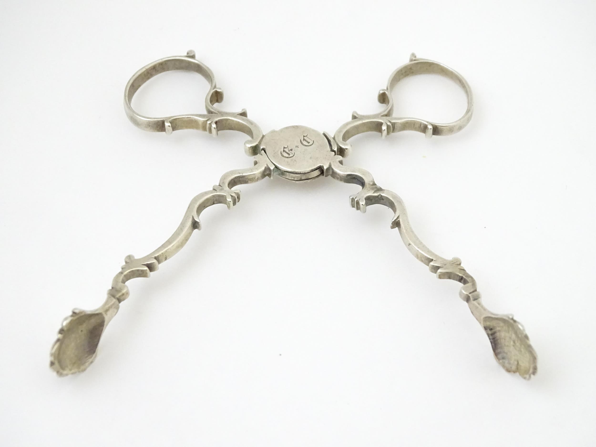 18thC silver sugar nips, maker Henry Plumpton c.1761. 5" long Please Note - we do not make reference - Image 5 of 8