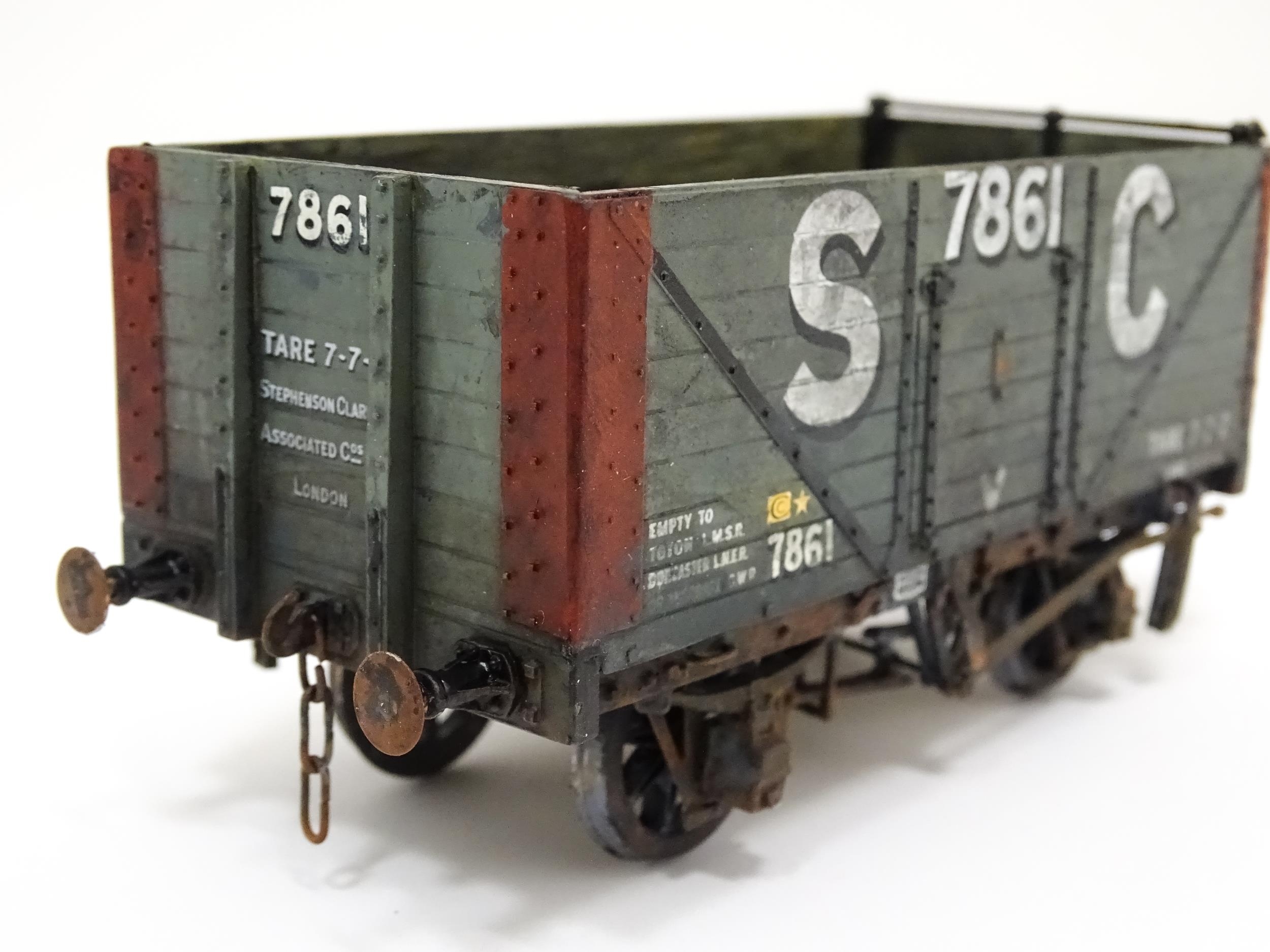 Toys - Model Train / Railway Interest : A quantity of assorted model train / locomotive / rolling - Image 16 of 18