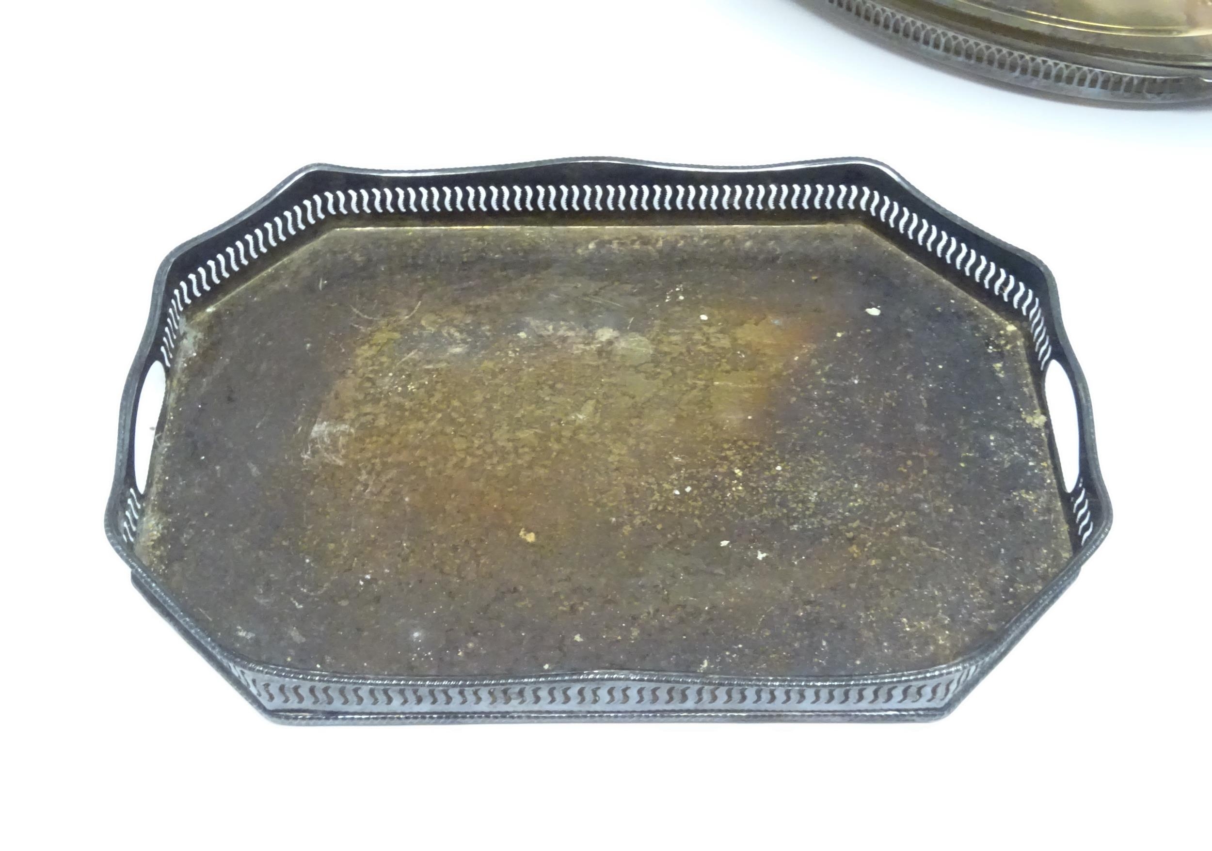 A quantity of assorted silver plated wares to include entree dishes, trays, bread plates, etc. - Image 11 of 11