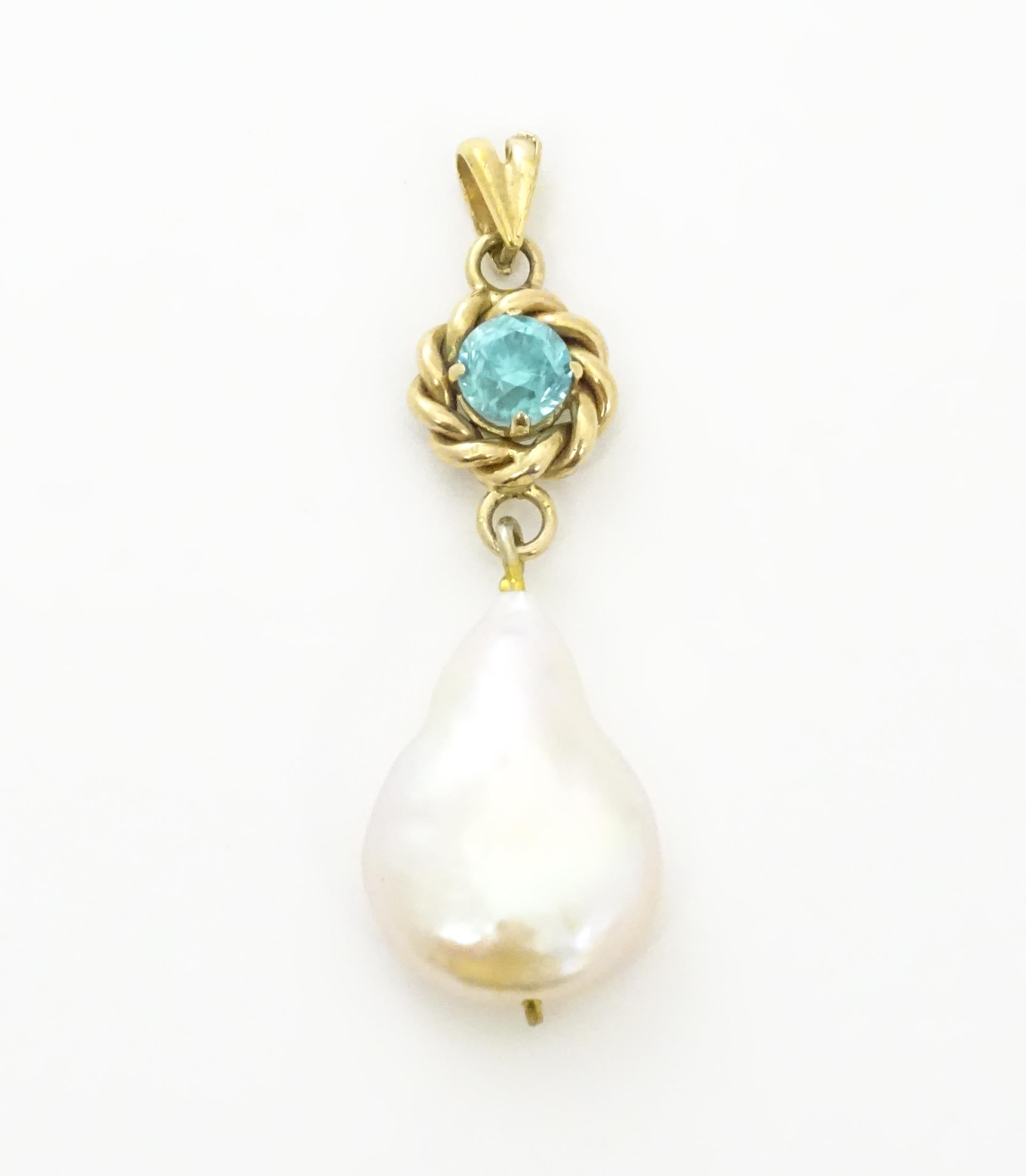 A yellow metal blister pearl necklace set with topaz. Approx 1 /2" long Please Note - we do not make