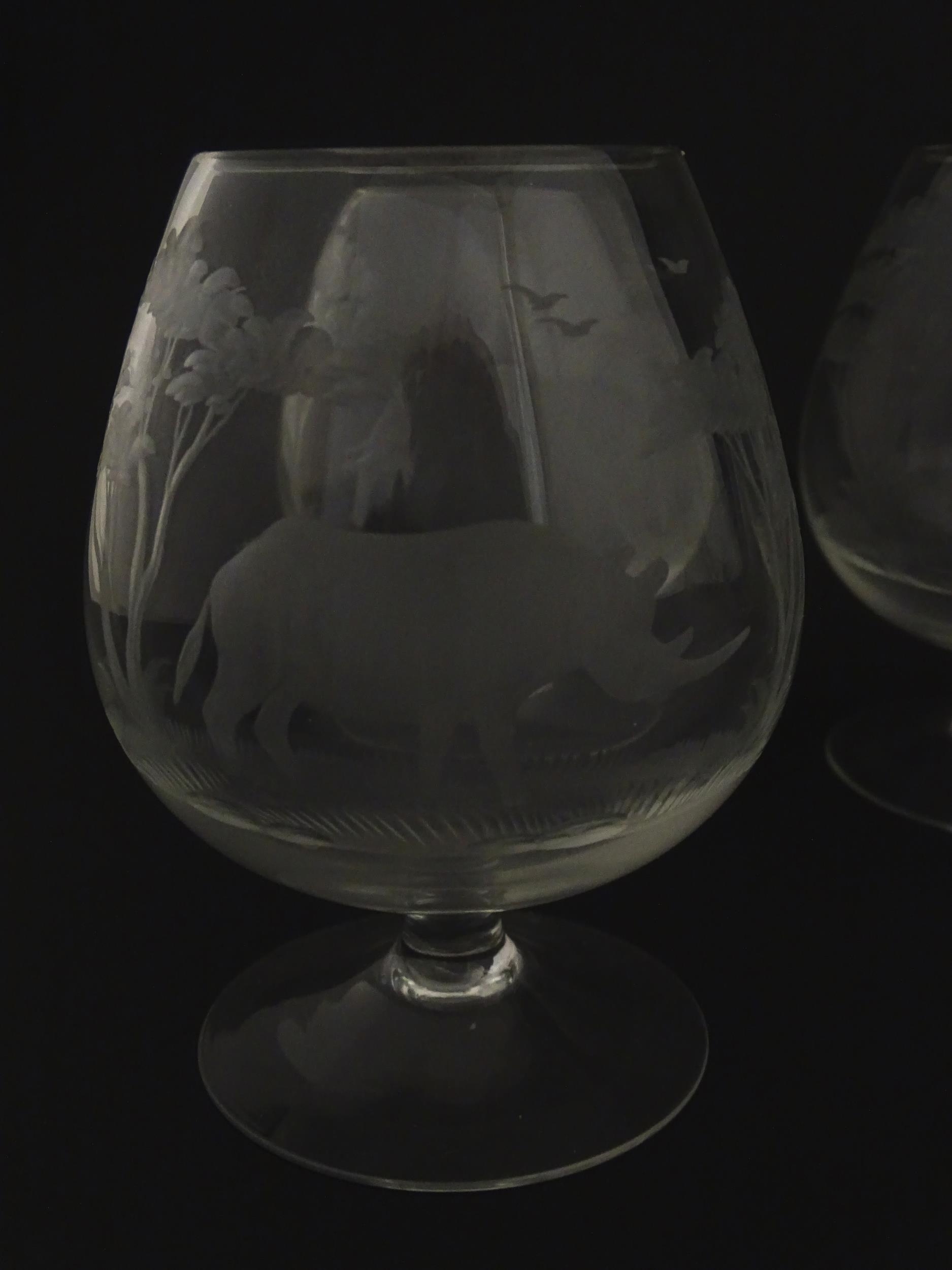 Six Rowland Ward brandy glasses with engraved Safari animal detail. Unsigned Approx. 4 3/4" high (6) - Bild 9 aus 14