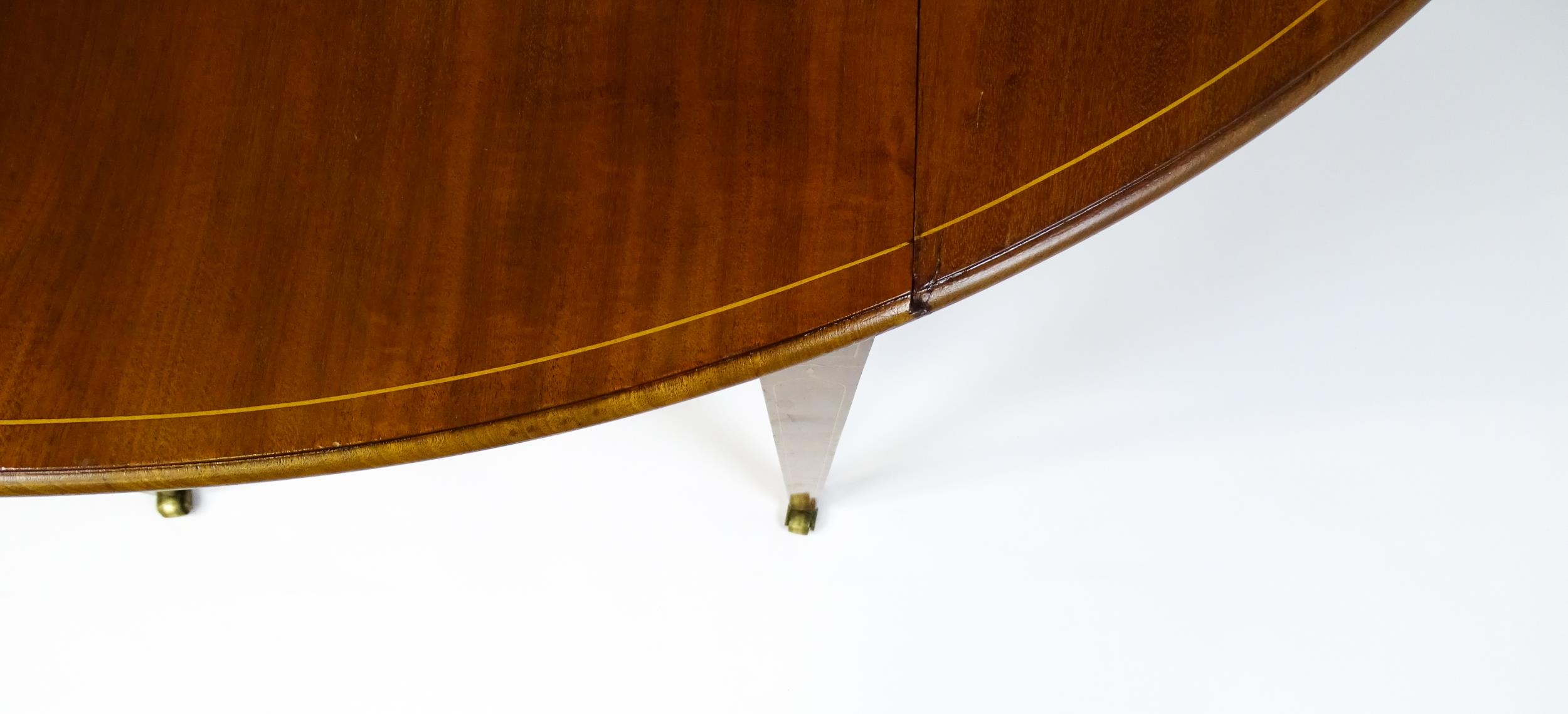 An early 19thC mahogany Pembroke table with a satinwood strung top above a single frieze drawer - Image 6 of 11
