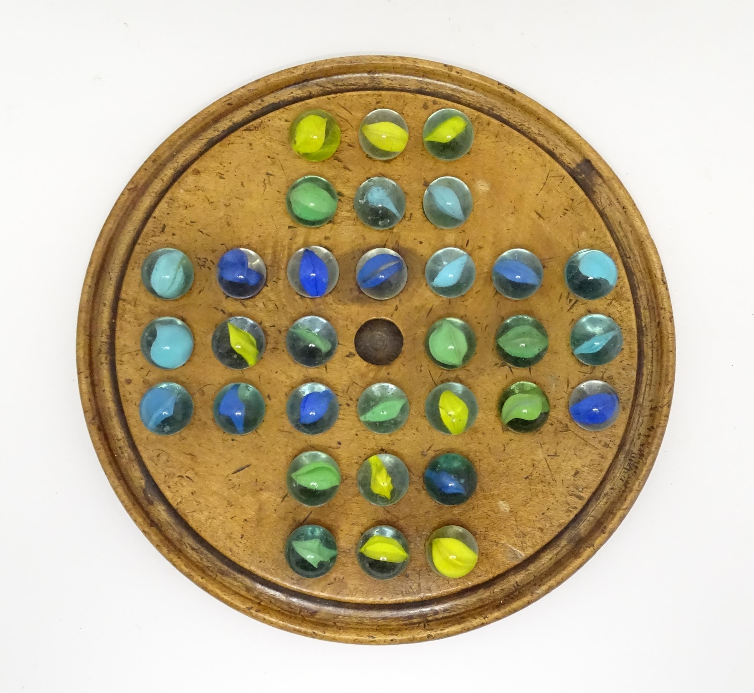 A treen sycamore solitaire board with 32 glass marbles. Board approx. 7 3/4" diameter Please - Image 2 of 8