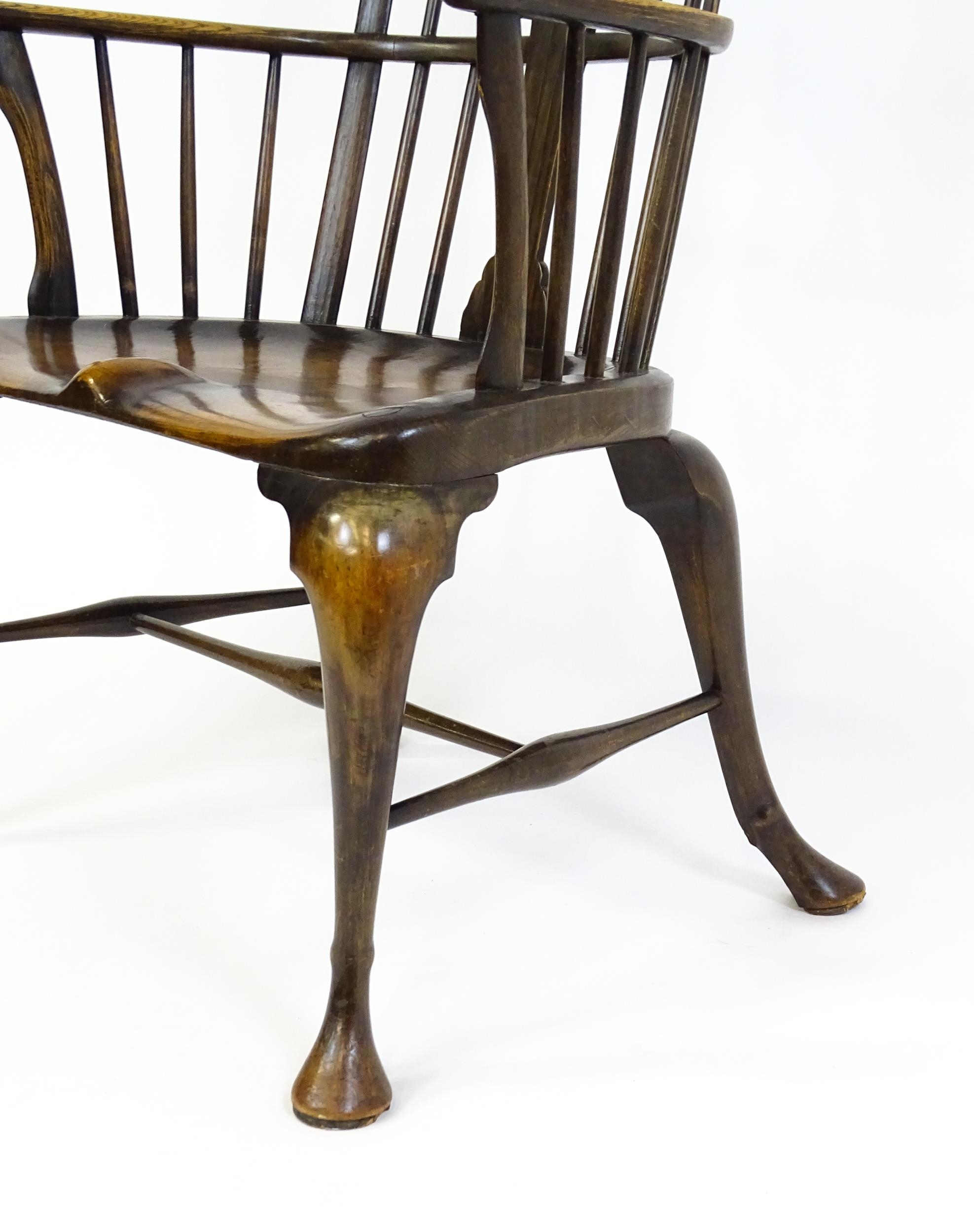 A late 19thC / early 20thC comb back Windsor chair with a vase shaped back splat and an unusually - Image 5 of 6