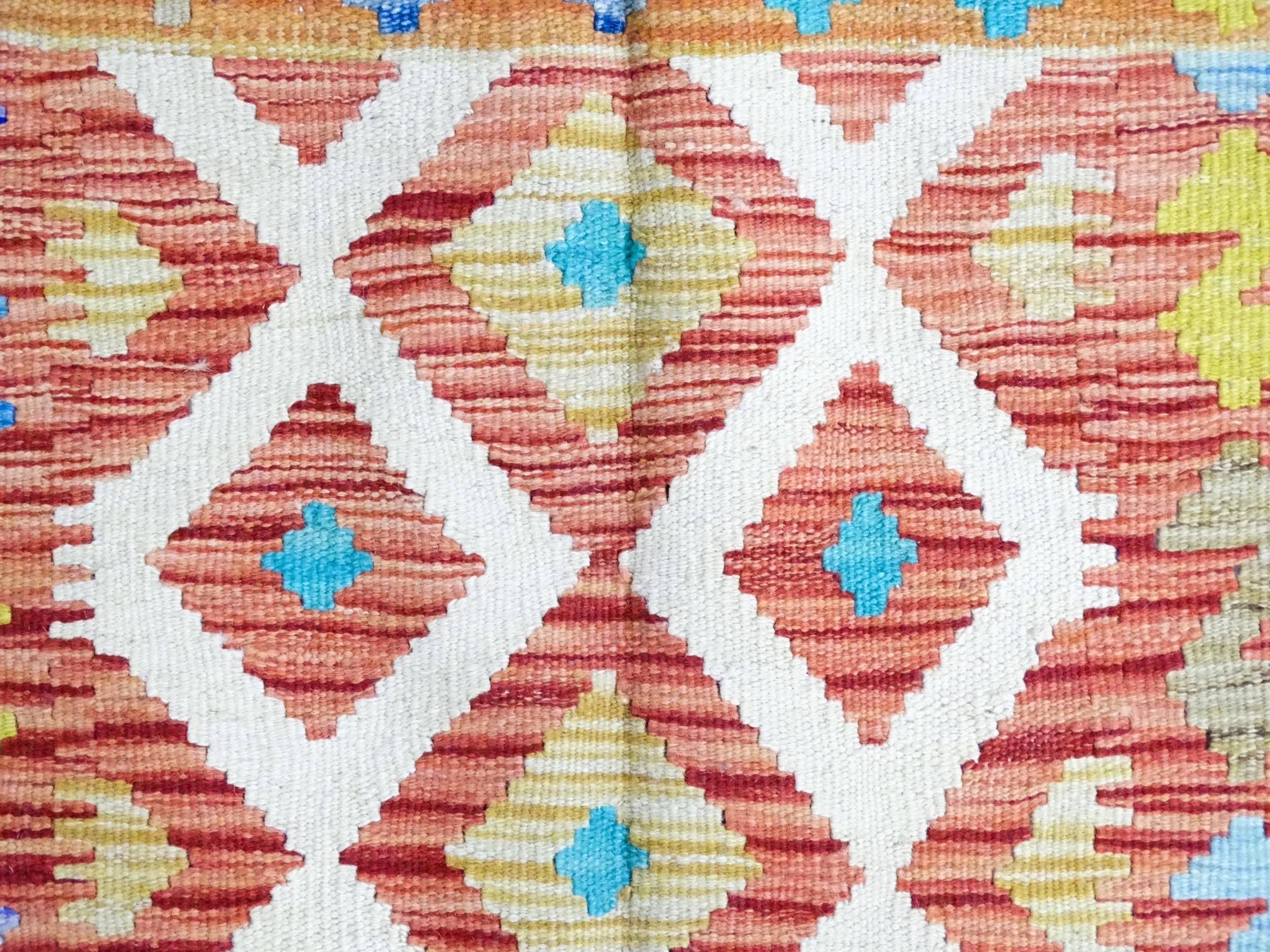 Carpet / Rug : A Turkish Anatolian kilim rug with repeating geometric motifs. Approx. 72" x 48" - Image 5 of 7