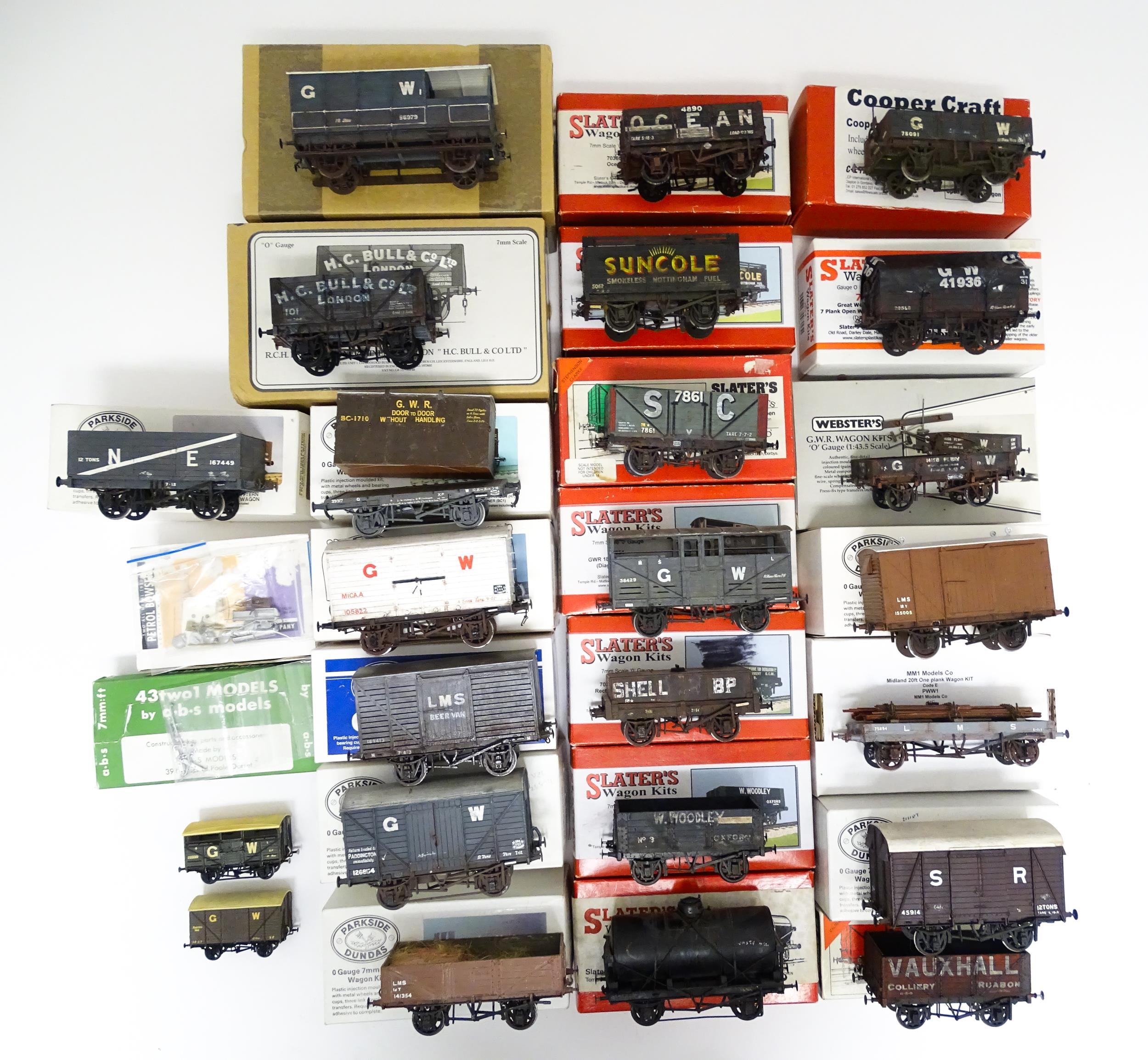 Toys - Model Train / Railway Interest : A quantity of assorted model train / locomotive / rolling - Image 2 of 18