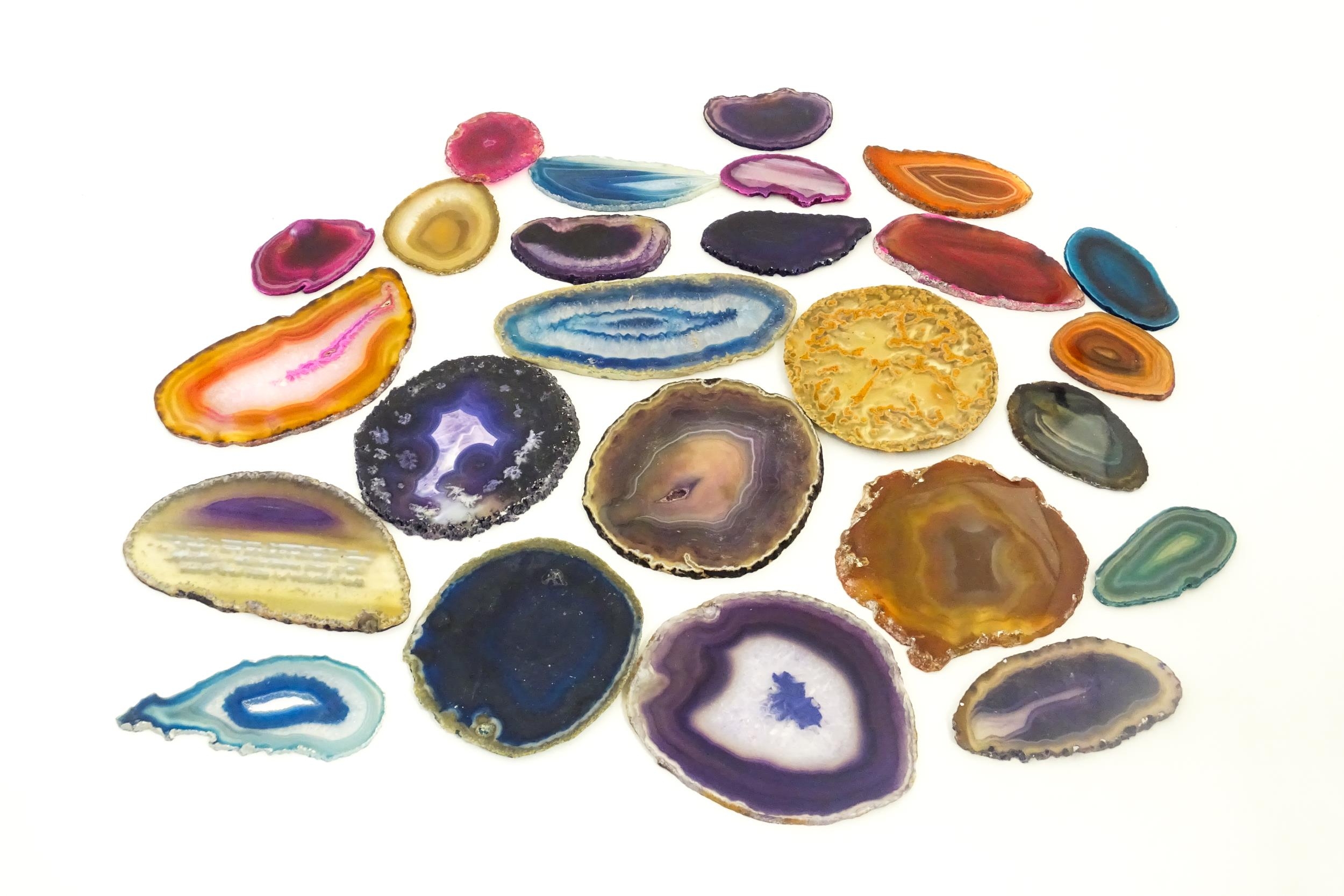 Natural History / Geology Interest: A quantity of polished hardstone slices, to include amethyst, - Image 2 of 9