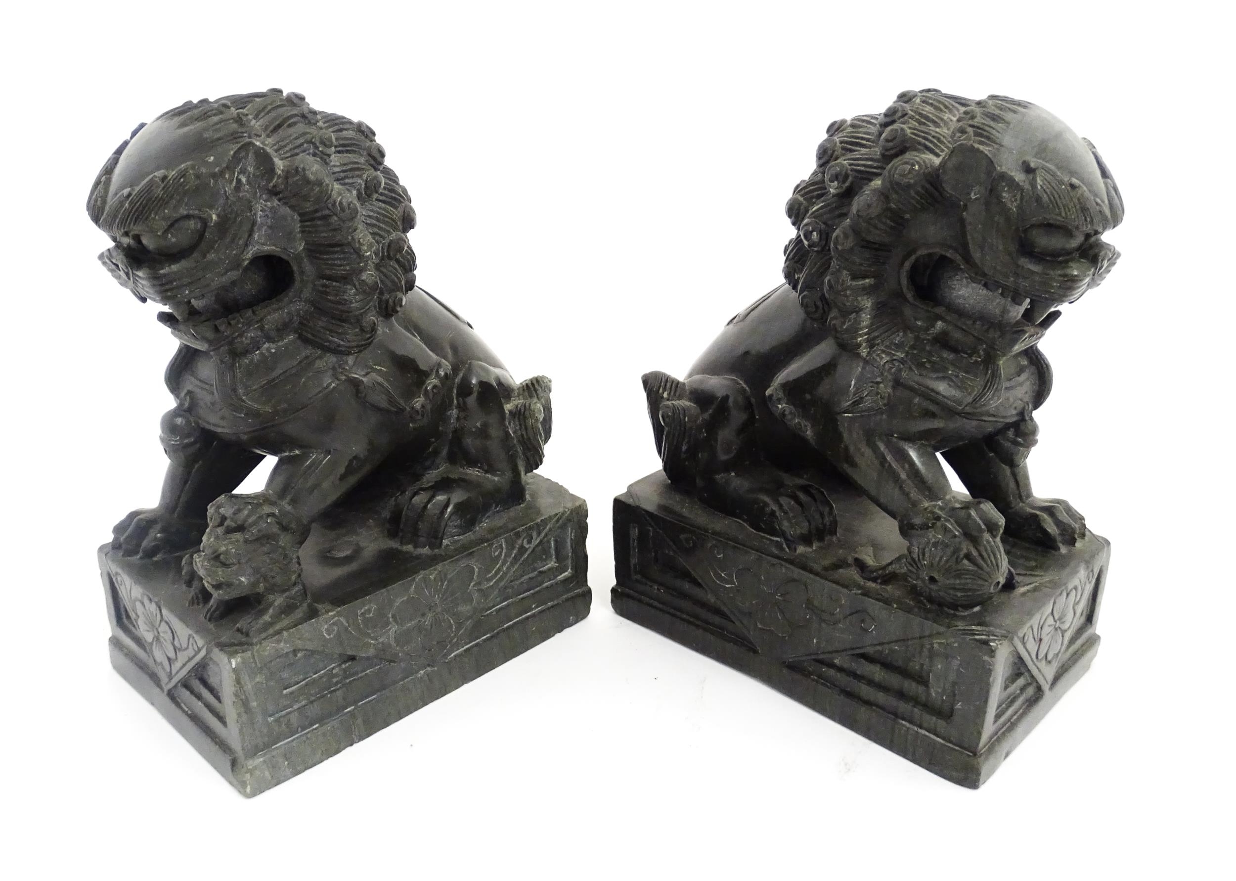 A pair of Chinese carved hardstone foo dogs / guardian lions with ball underfoot and loose ball - Image 3 of 6