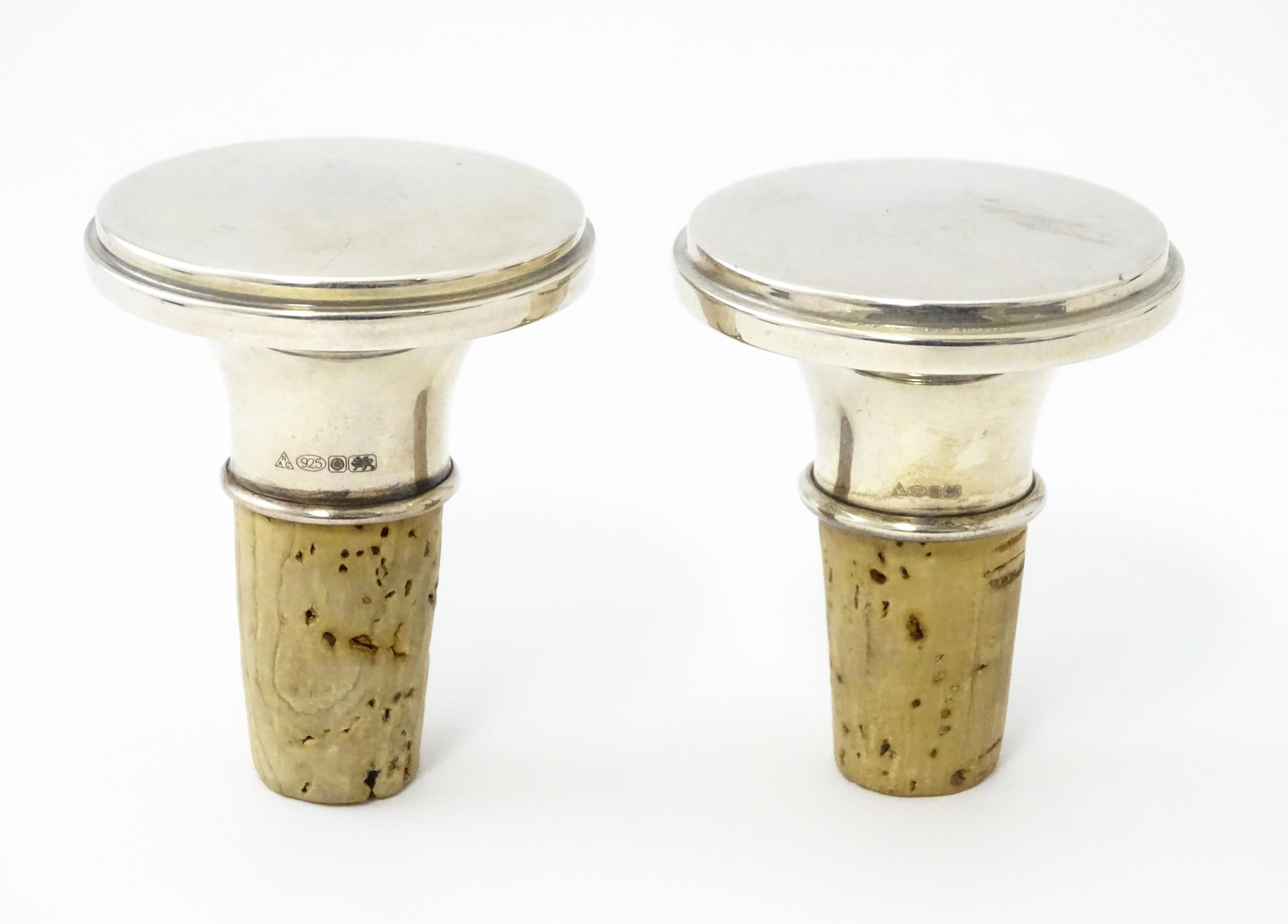 A pair of 21stC silver and cork bottle stoppers. Tops approx. 1 3/4" diameter (2) Please Note - we - Image 3 of 6