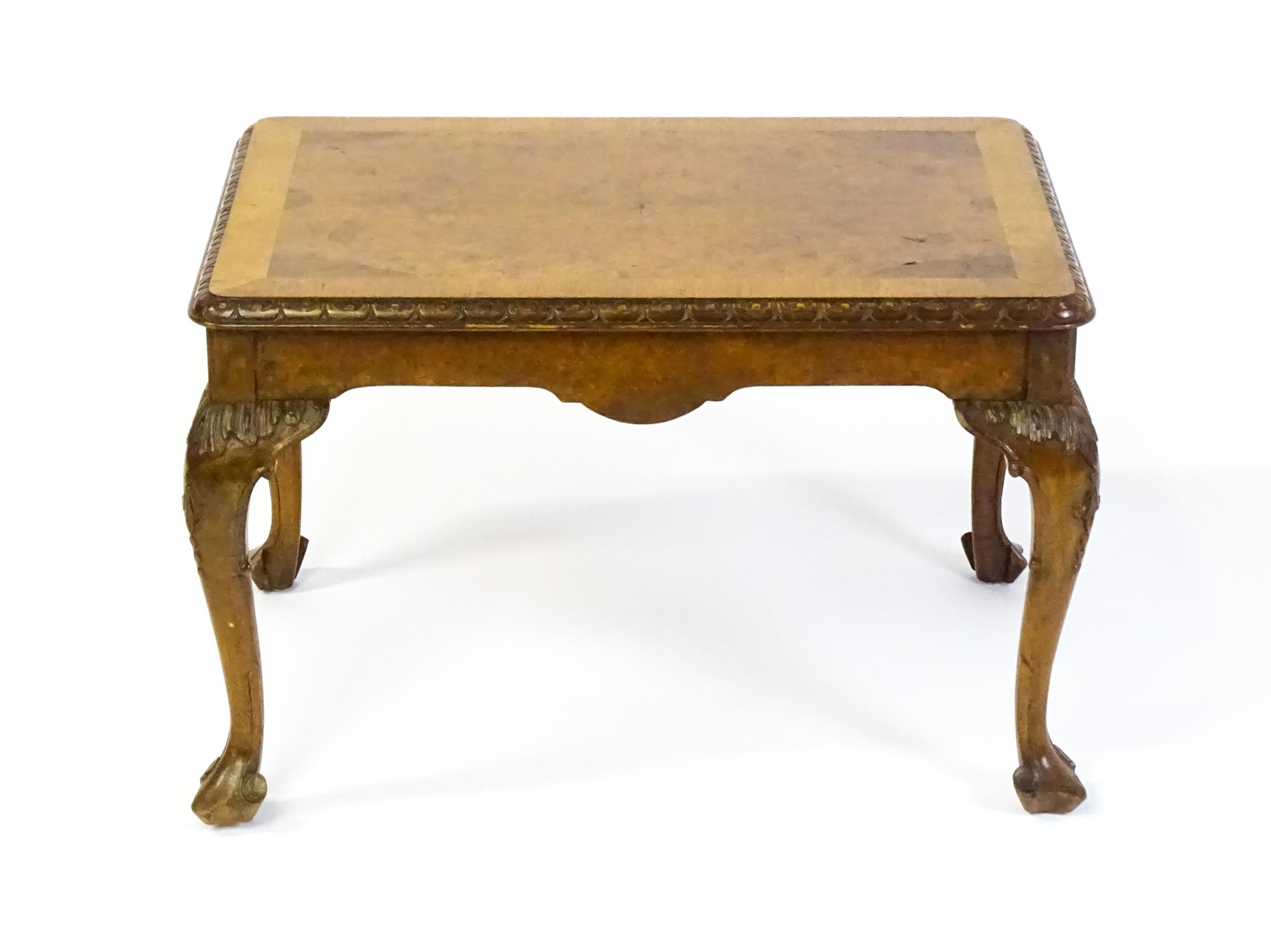 A mid / late 20thC coffee table with a burr walnut veneered top, with an egg and dart moulded edge - Bild 8 aus 8